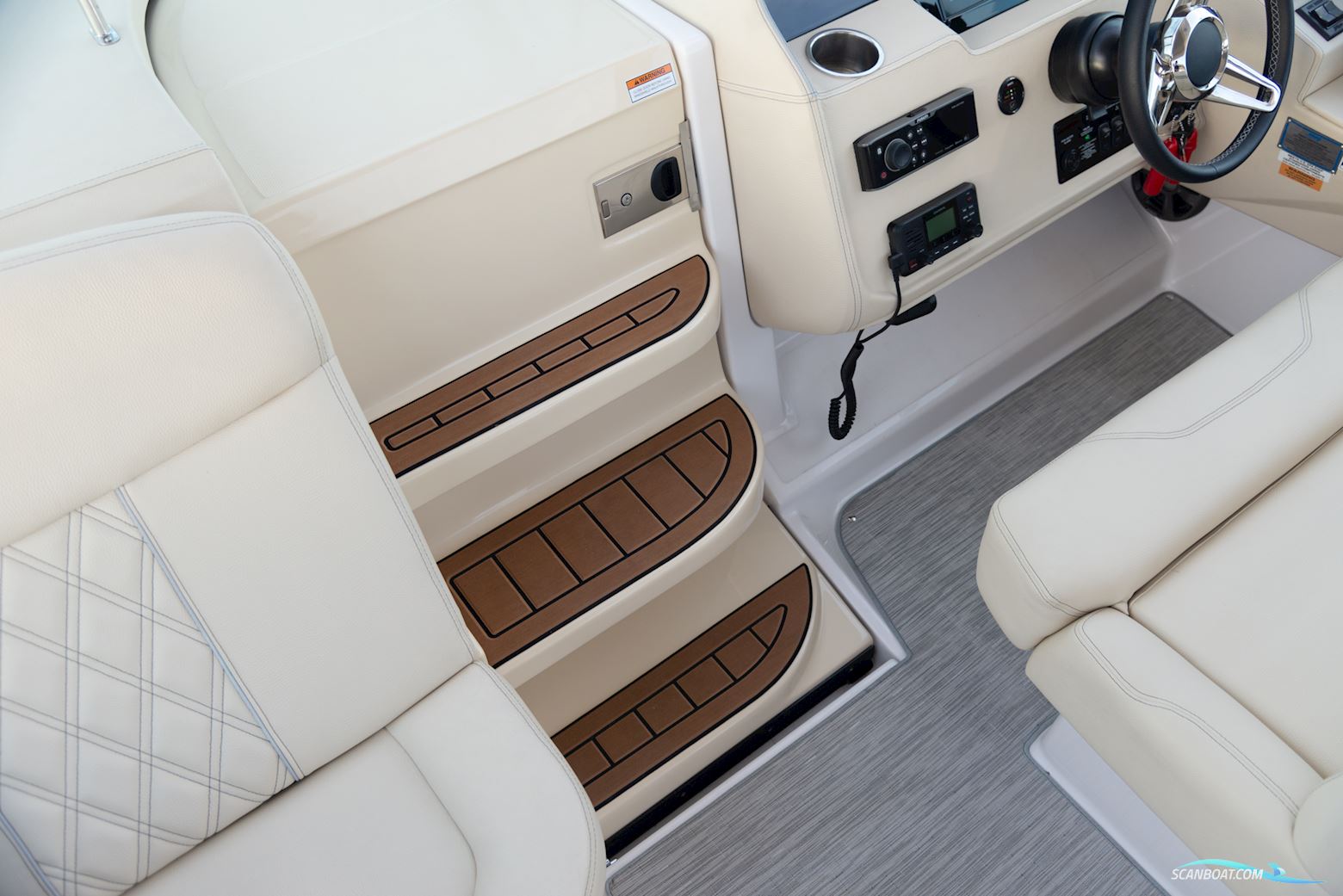 Regal 33X Premium Cruiser