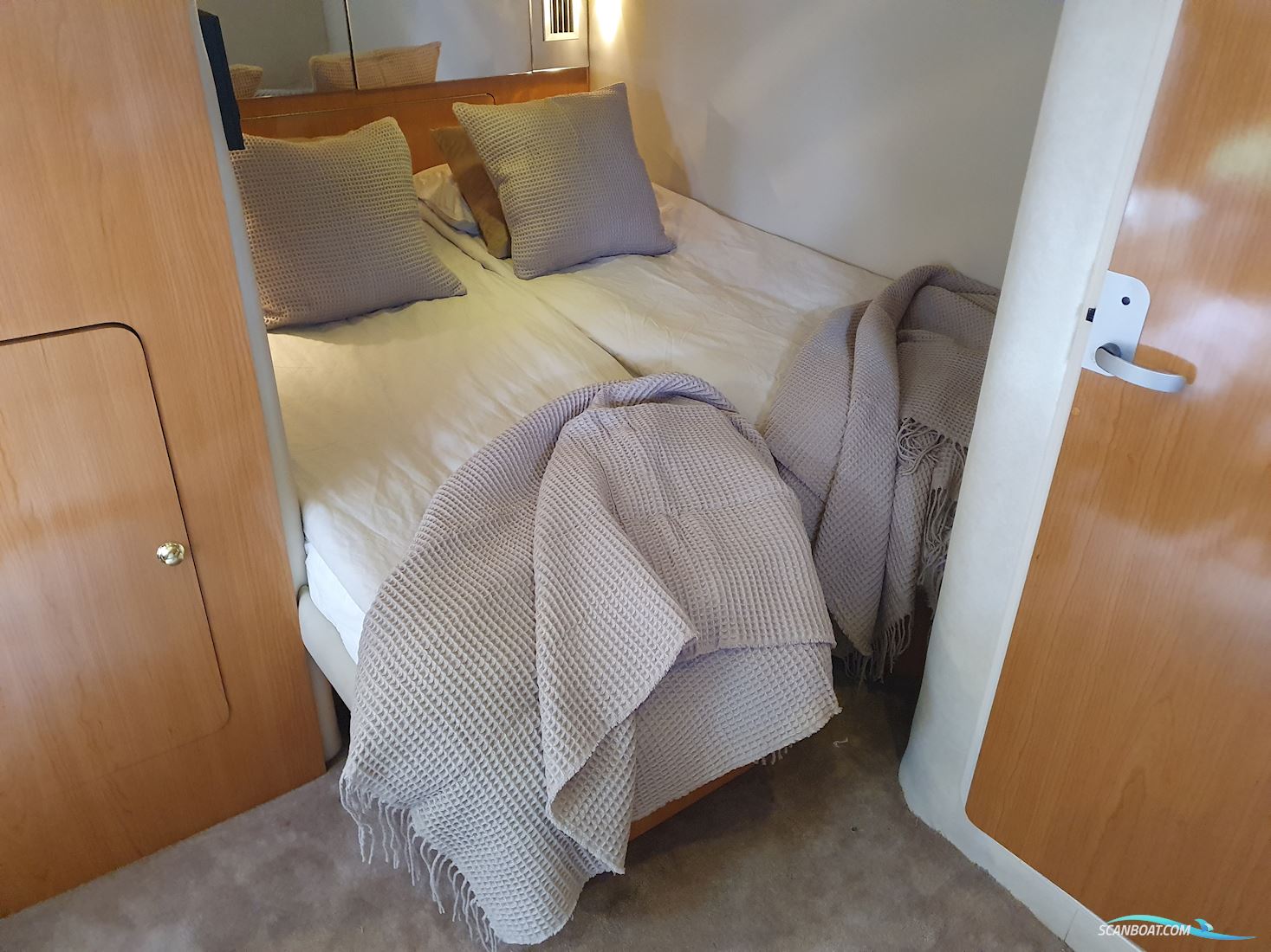 Regal 4160 Commodore