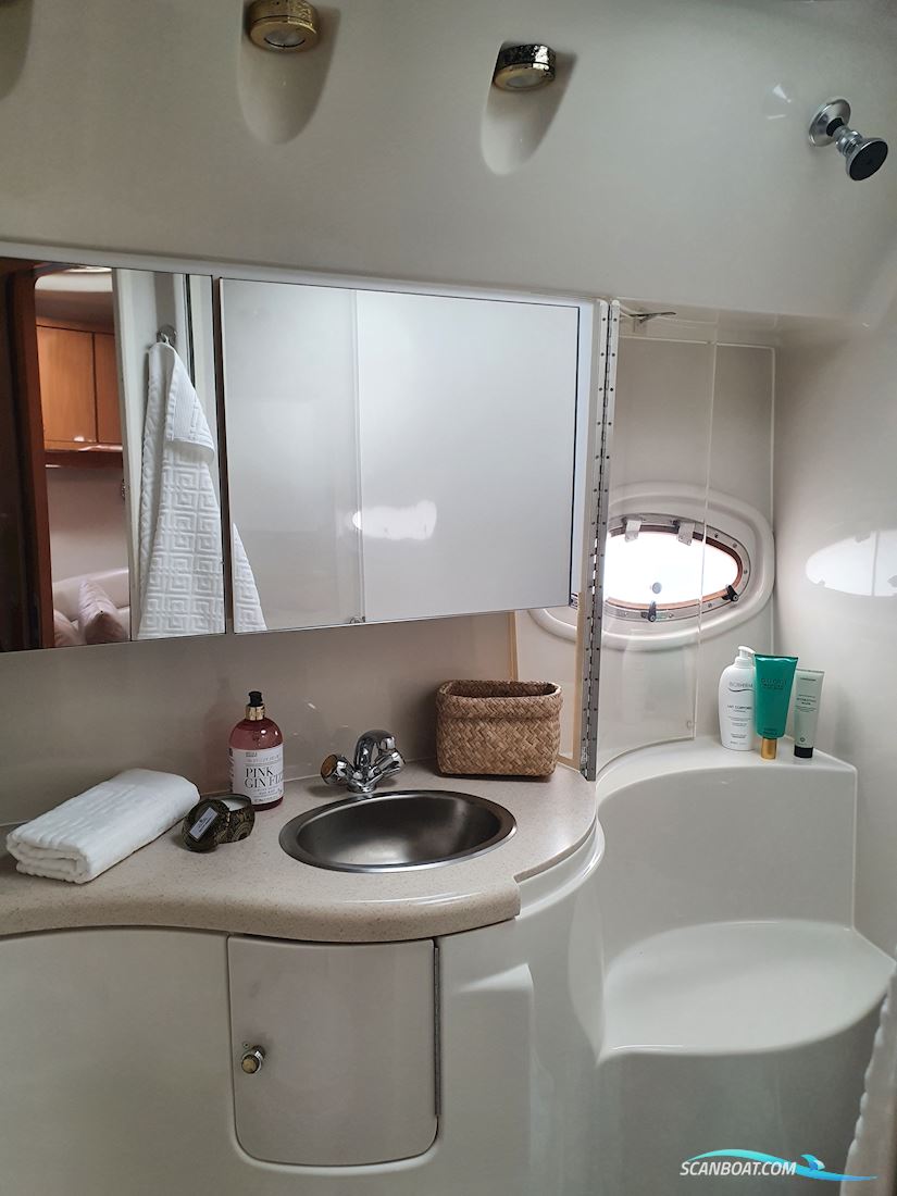 Regal 4160 Commodore