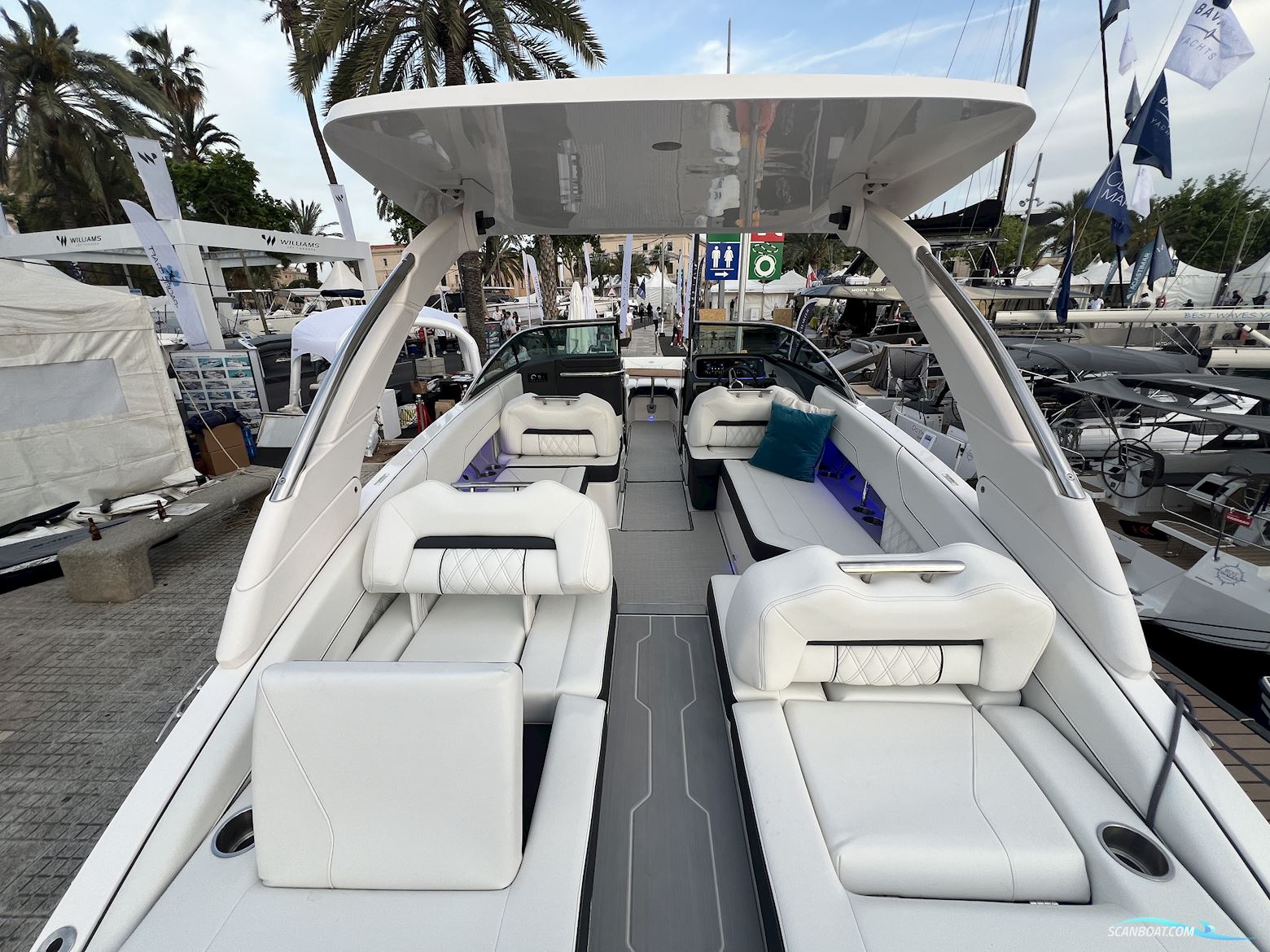 Regal LS6 bowrider