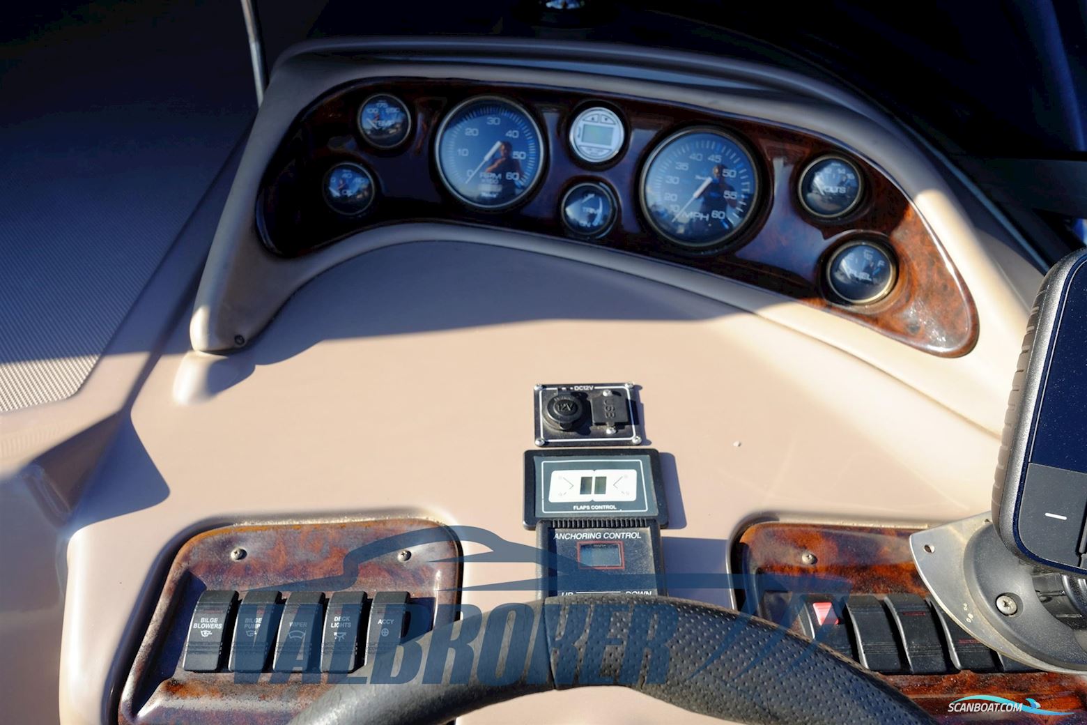 Regal Marine COMMODORE 2665