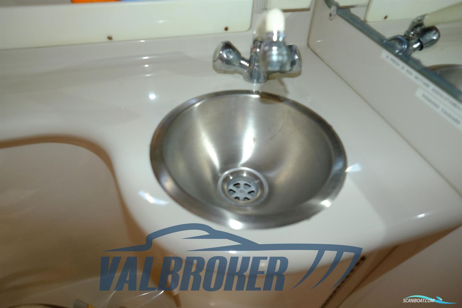 Regal Marine COMMODORE 2665