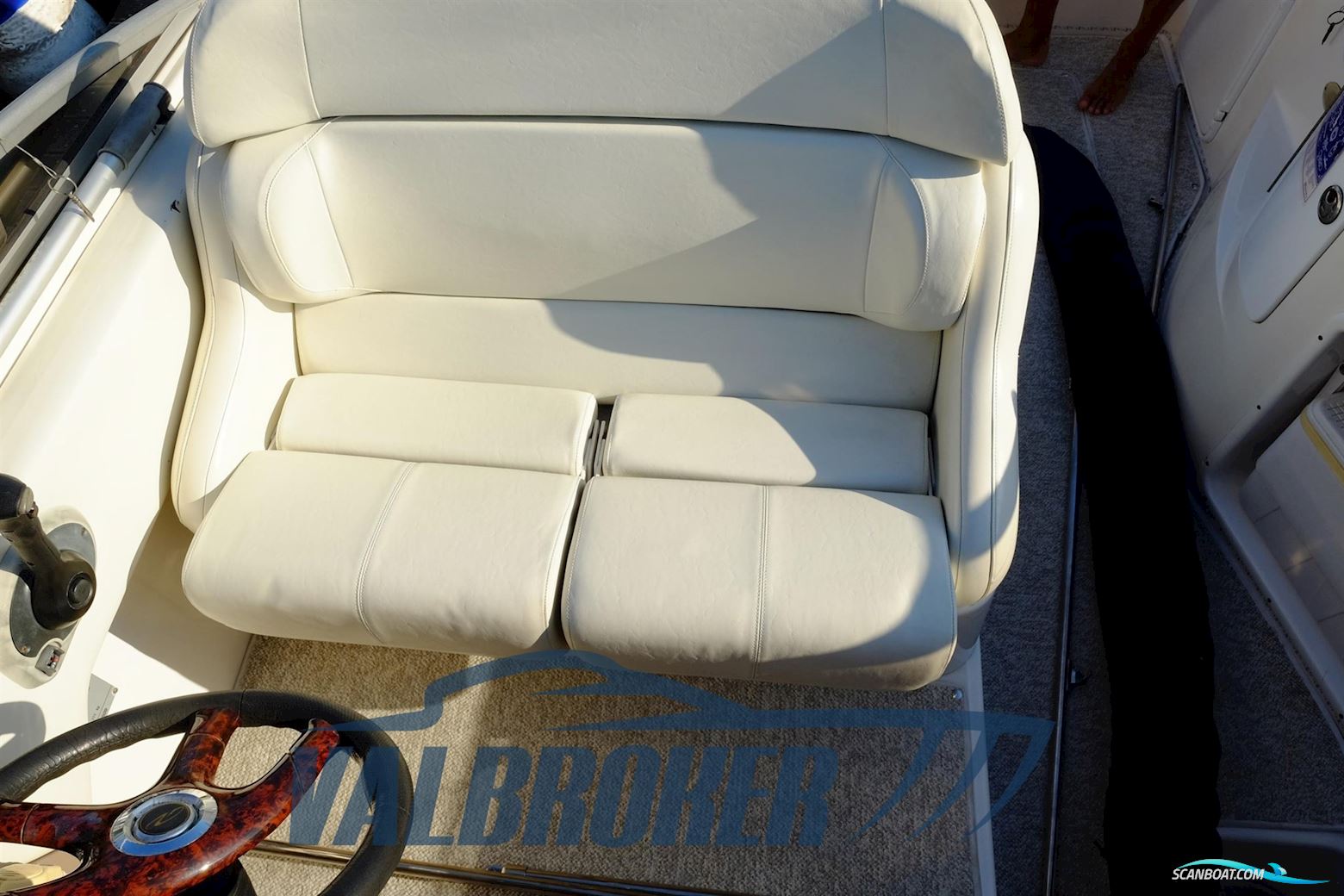 Regal Marine Commodore 2665