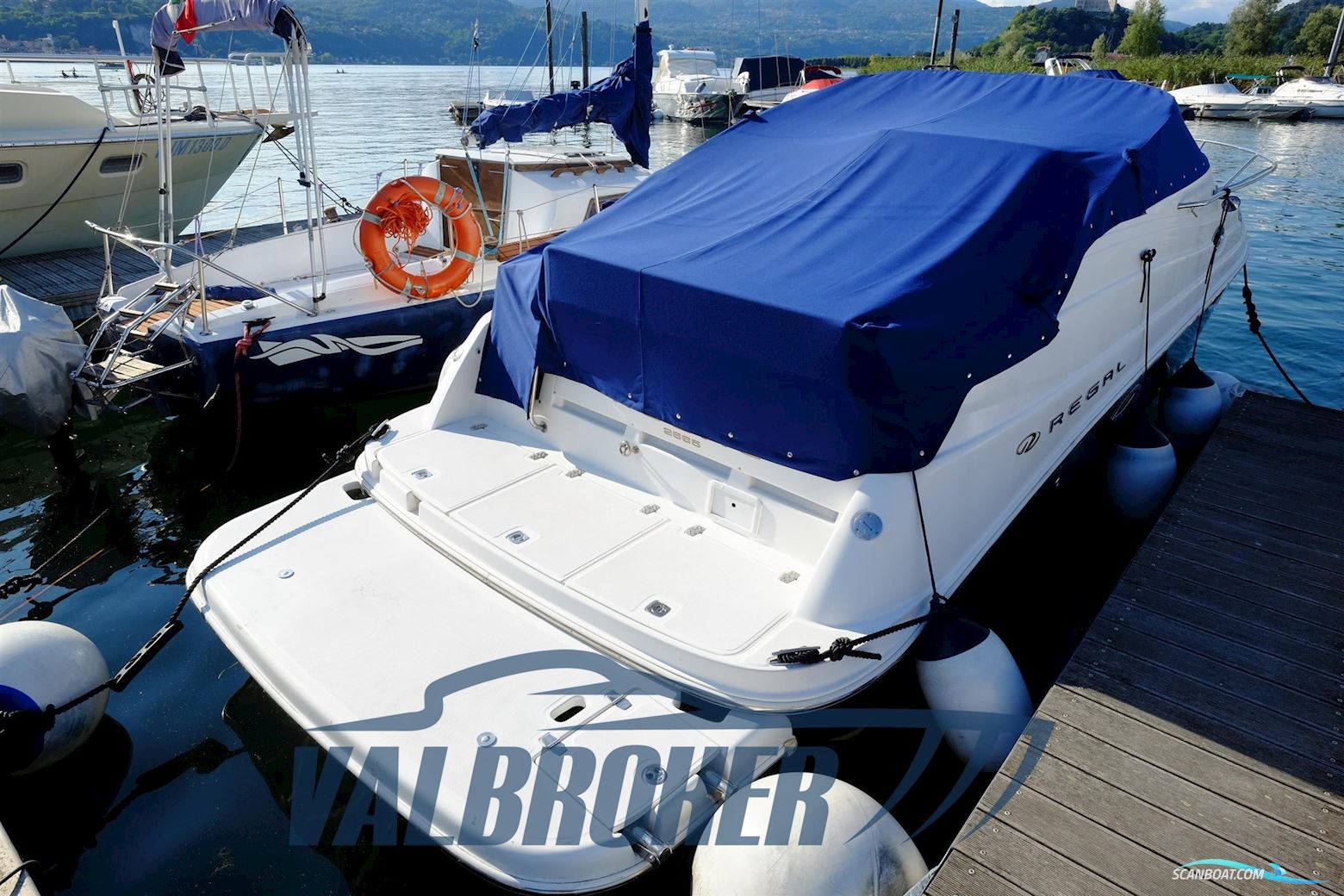 Regal Marine Commodore 2665