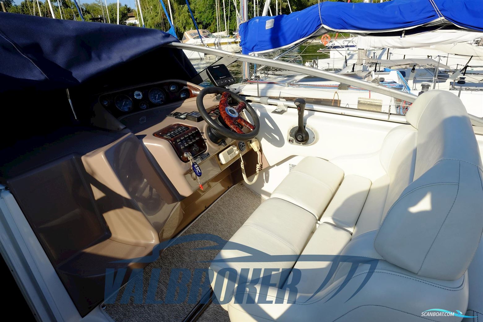 Regal Marine Commodore 2665