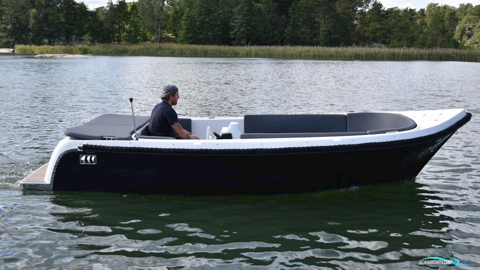 Retro 570 Motorboten 2023, met Mercury motor, Sweden