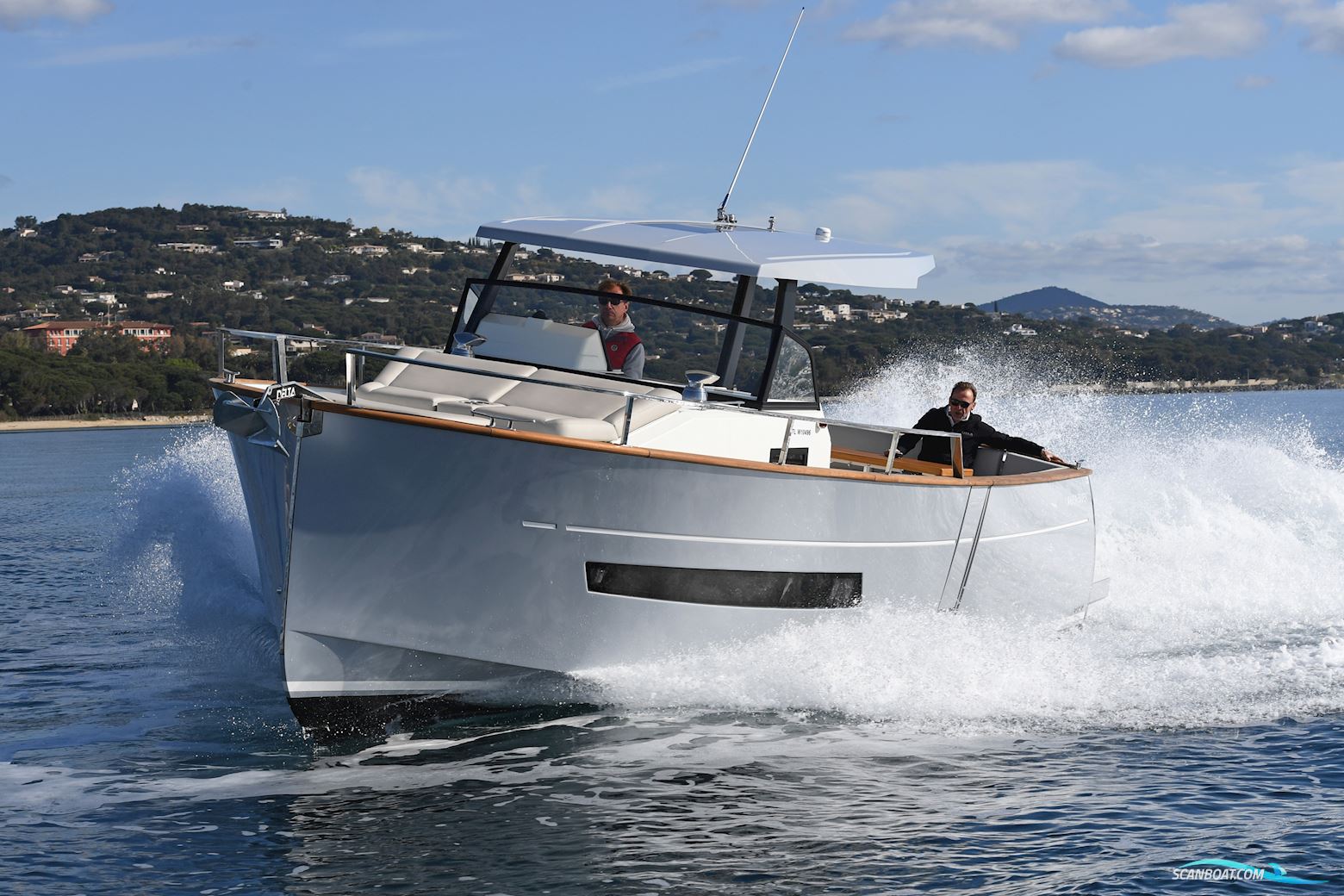 Rhéa 32 Open
