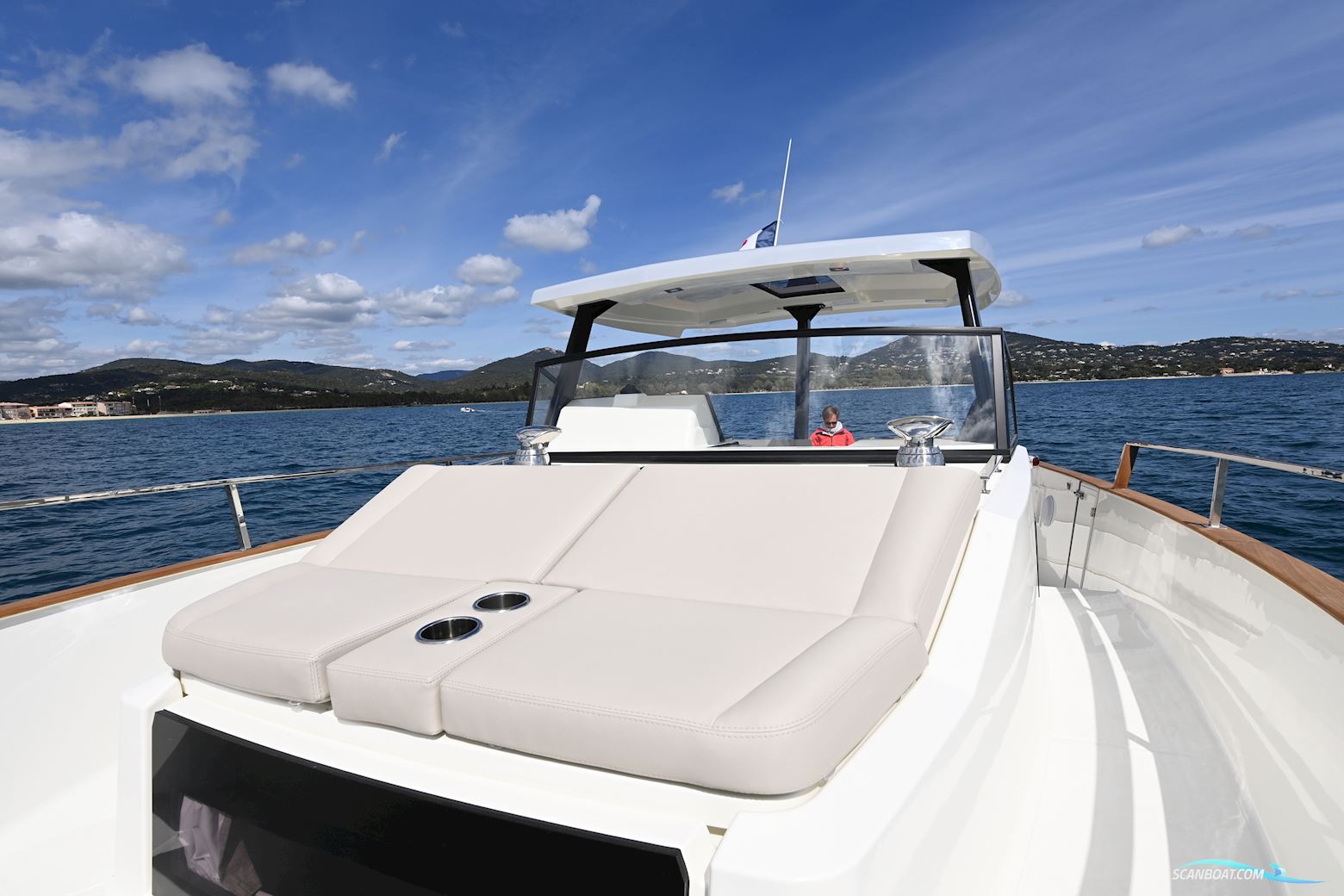 Rhéa 32 Open