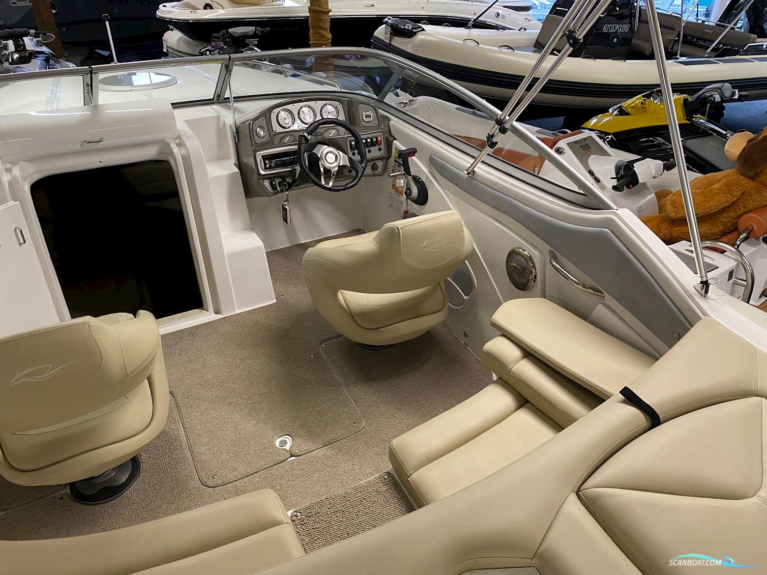 Rinker 220 Captiva Mtx Cuddy