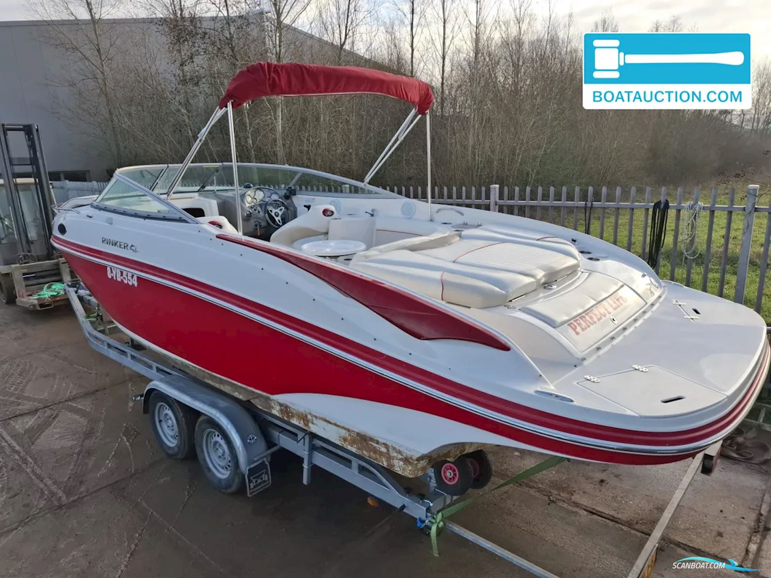 Rinker 246 Captiva Cuddy