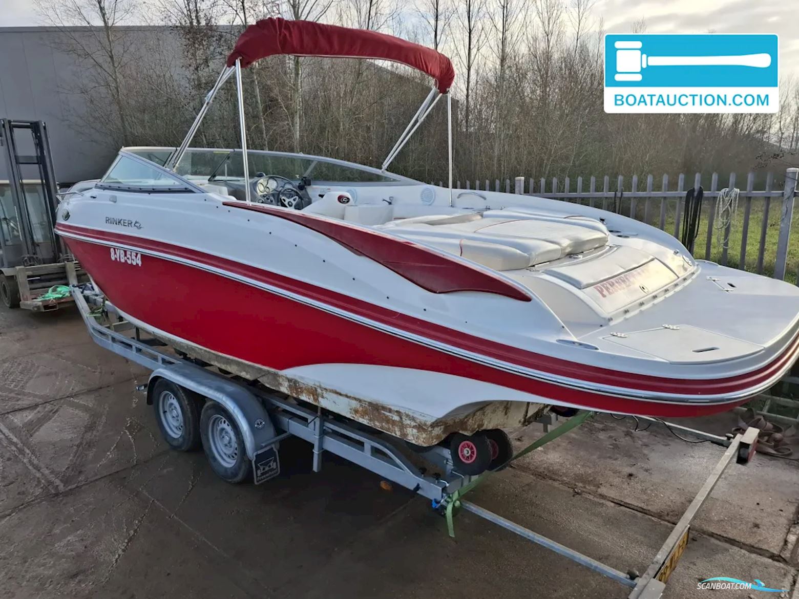 Rinker 246 Captiva Cuddy