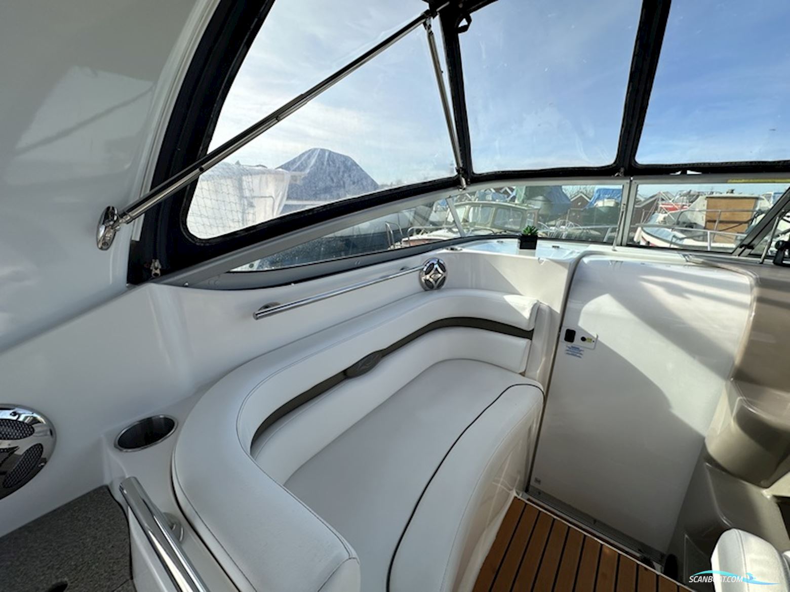 Rinker 260 express cruiser