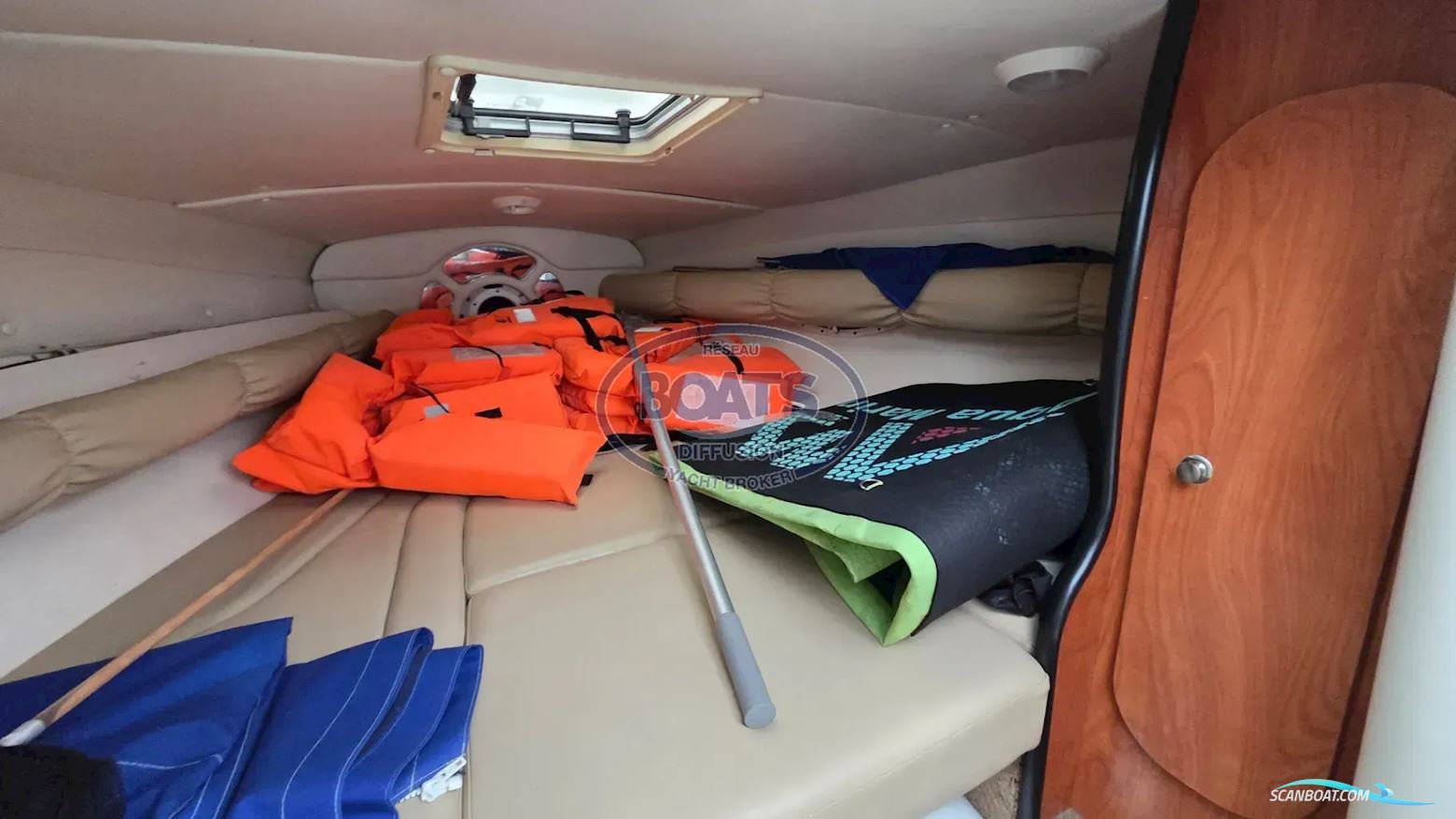 Rinker 262 Captiva Cuddy