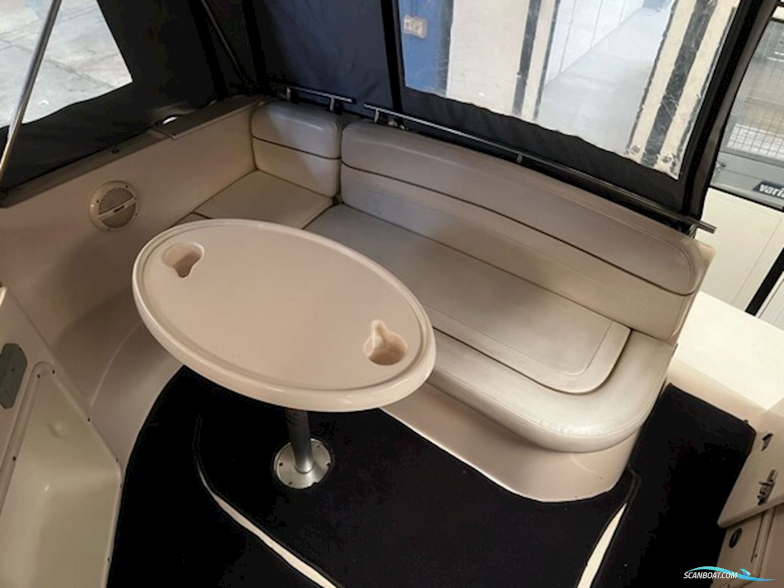 Rinker 27 Fiesta Vee, Volvo Penta 5.7 (Ferskvandskølet)