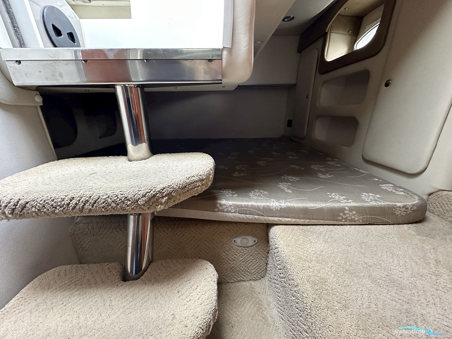 Rinker 280 Cabin Cruiser