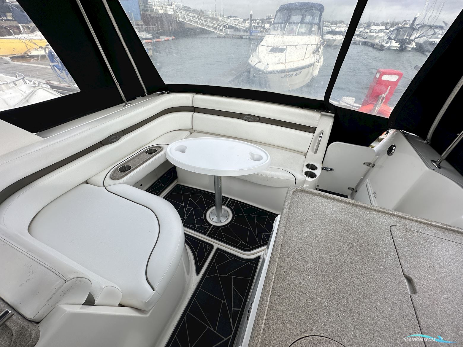 Rinker 280 Cabin Cruiser