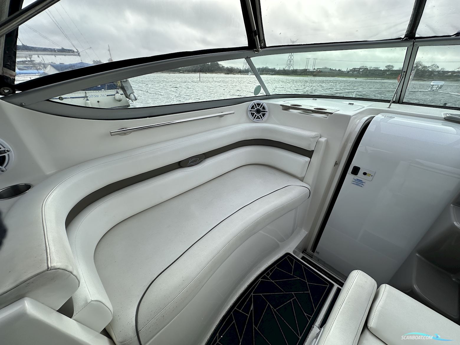 Rinker 280 Cabin Cruiser