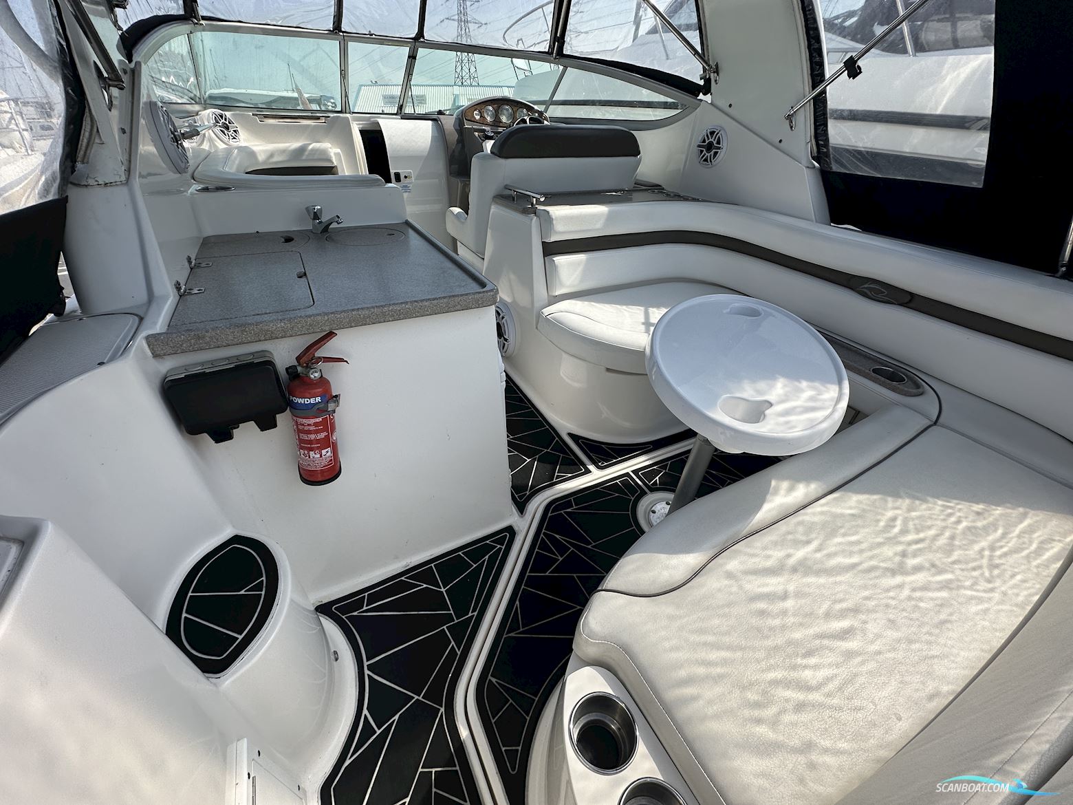 Rinker 280 Cabin Cruiser