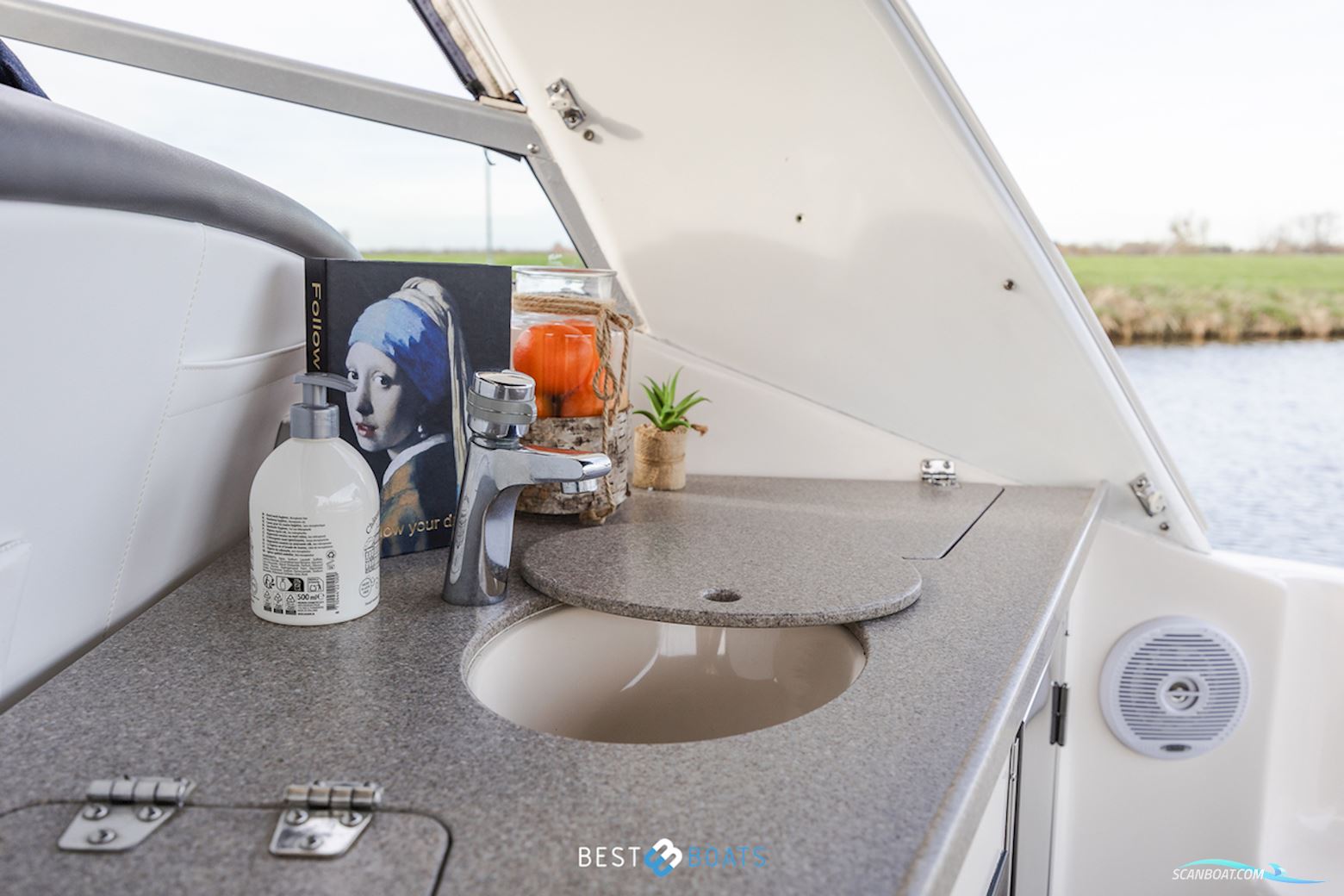 Rinker 342 Fiesta Vee