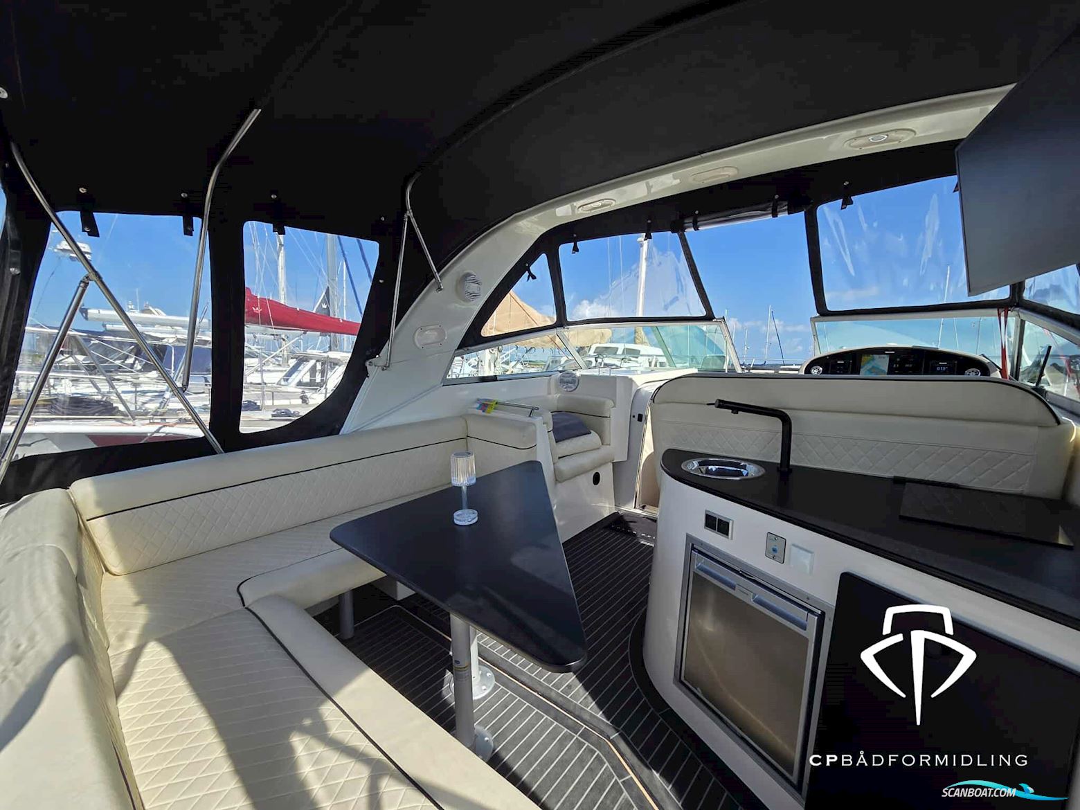 Rinker 360 Fiesta Vee