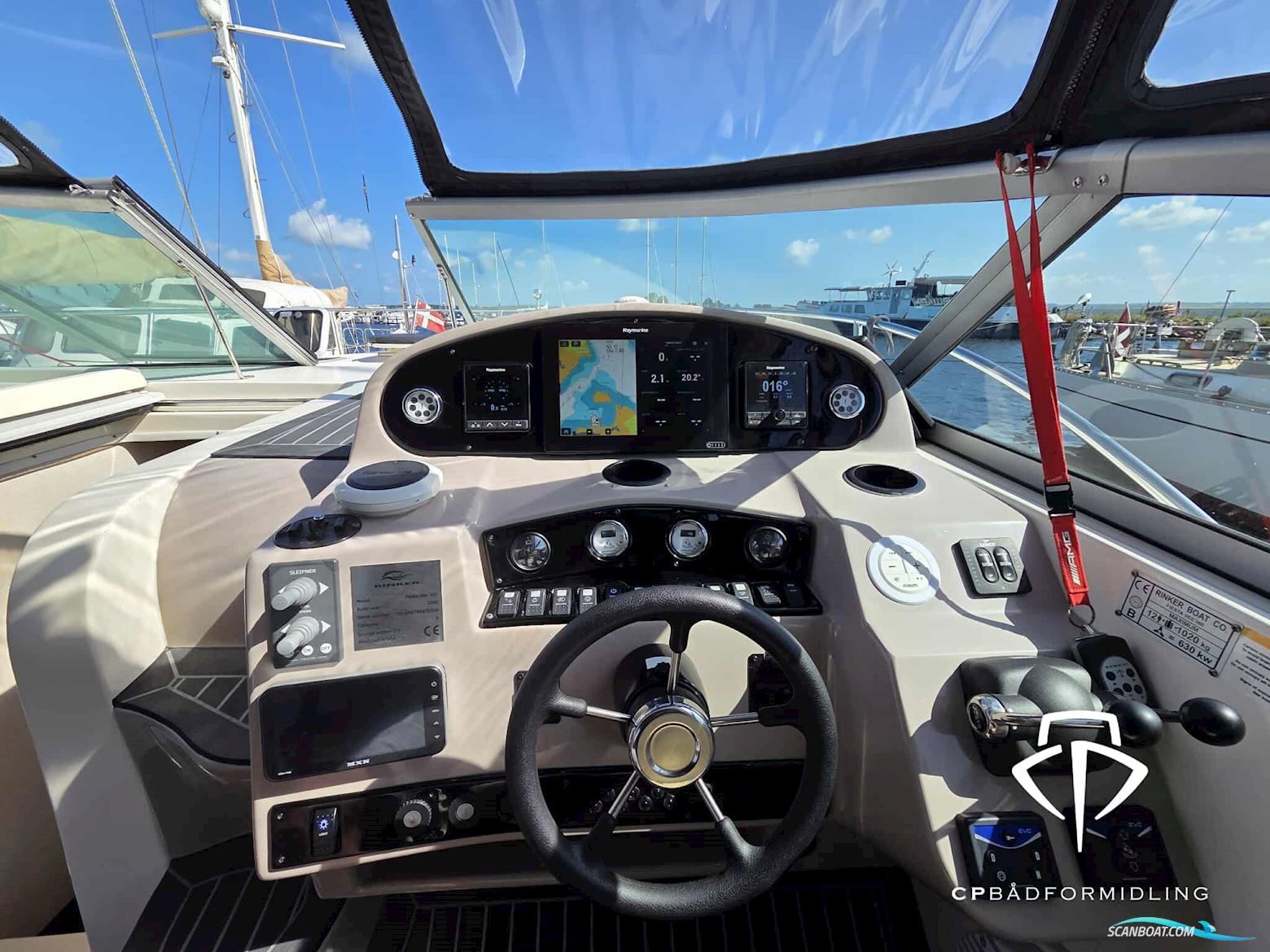 Rinker 360 Fiesta Vee