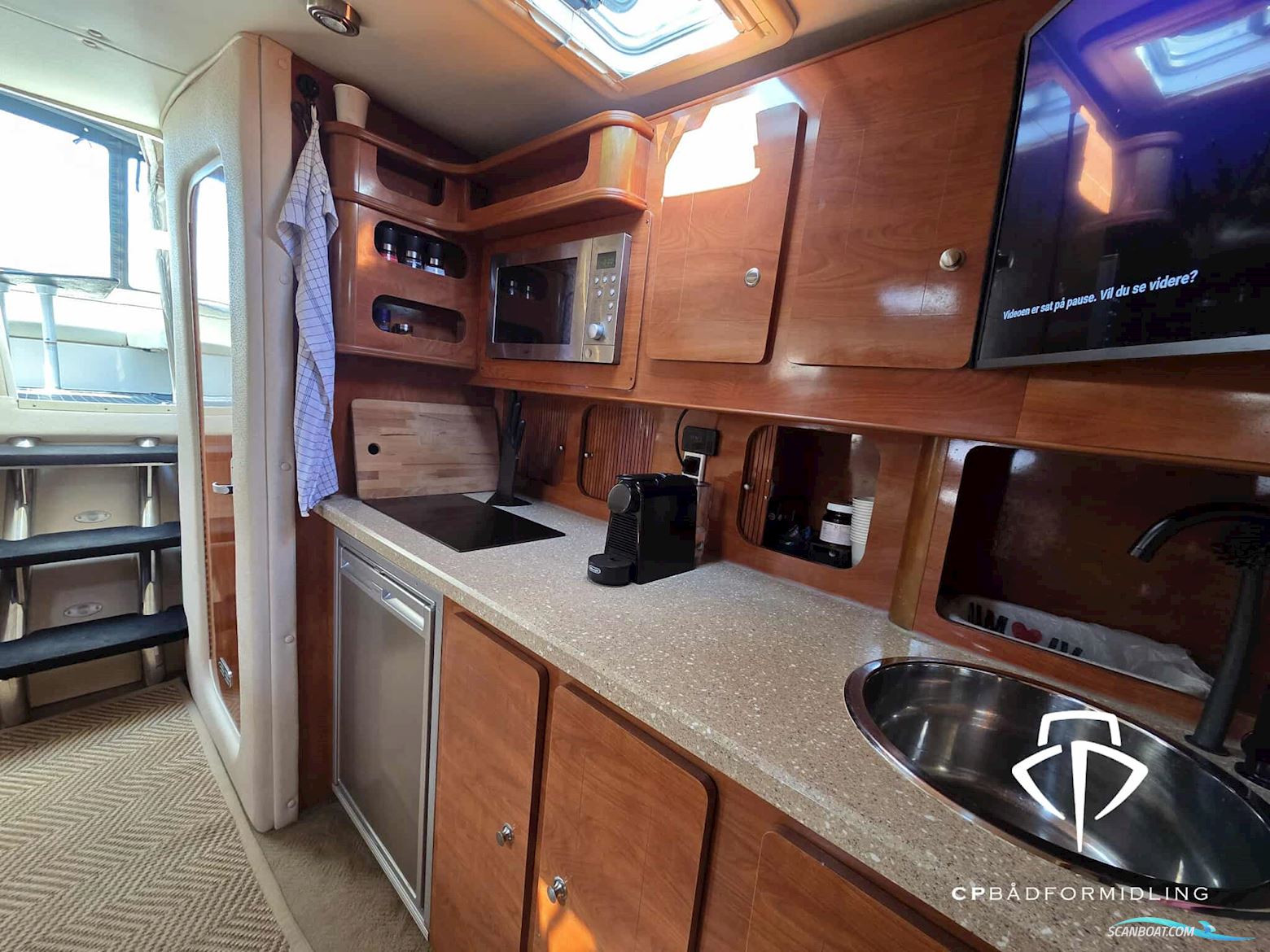 Rinker 360 Fiesta Vee