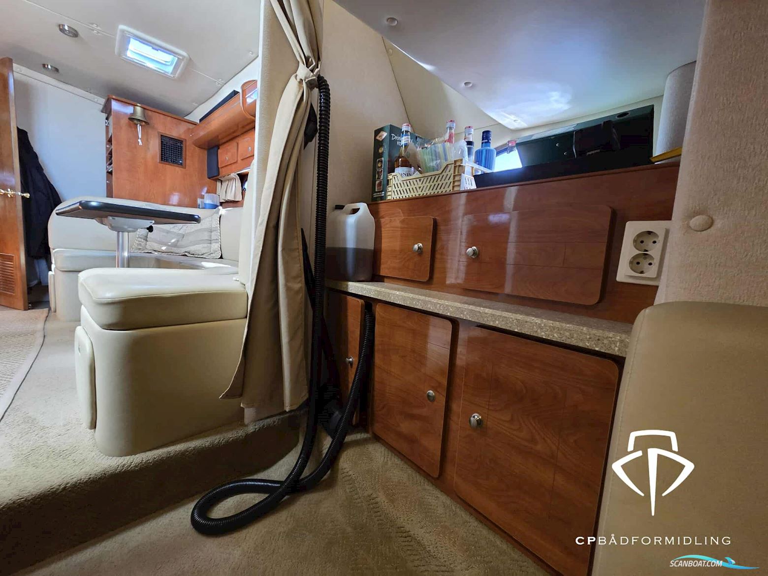 Rinker 360 Fiesta Vee