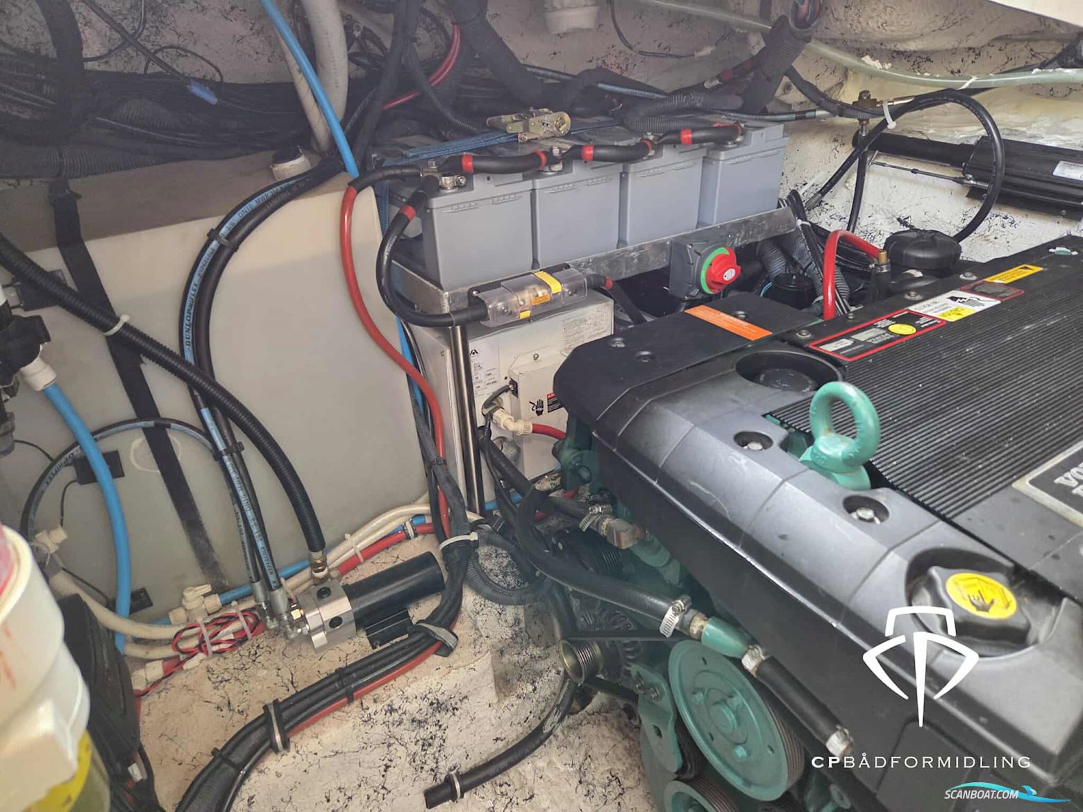 Rinker 360 Fiesta Vee