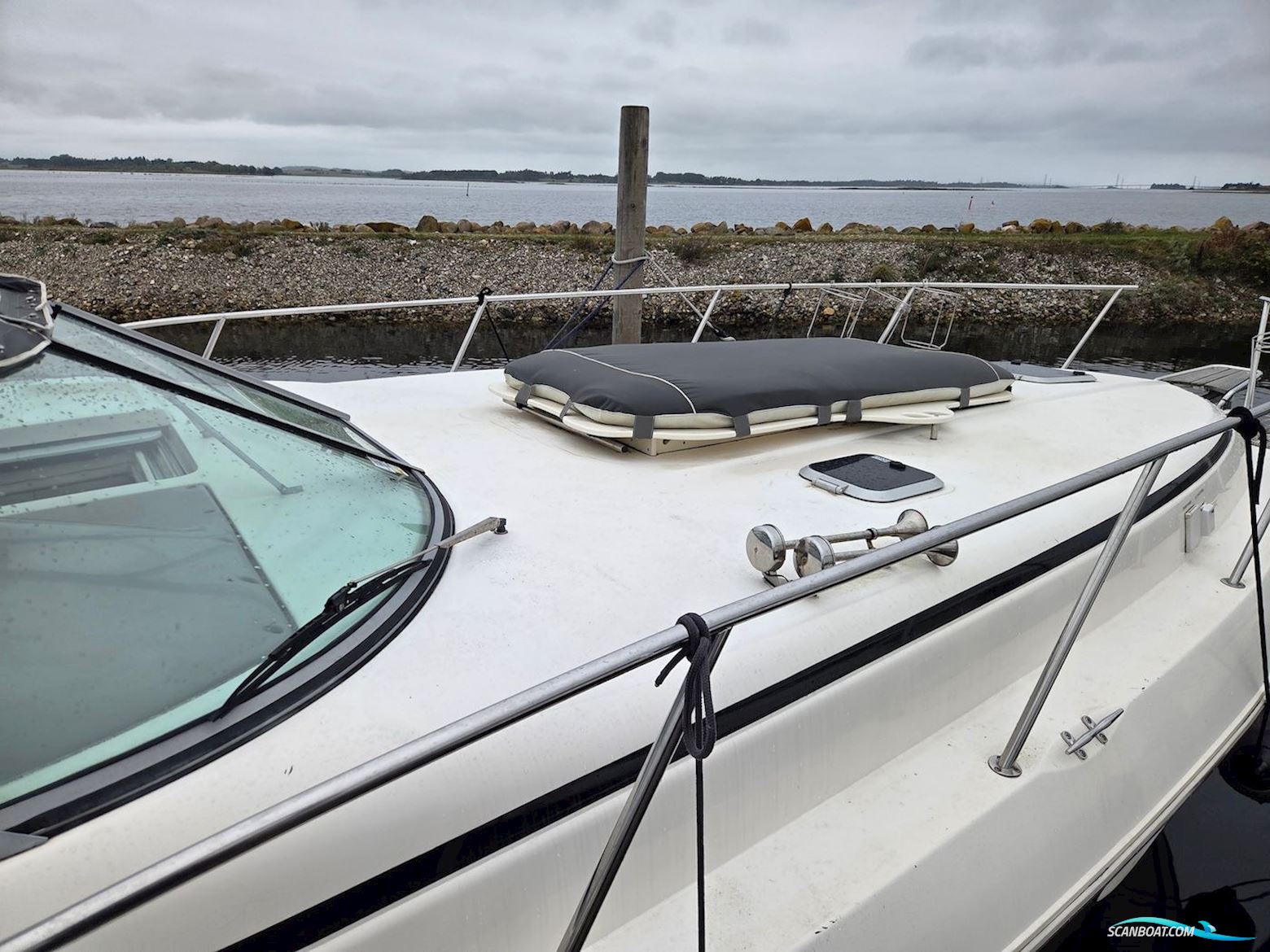 Rinker 360 Fiesta Vee