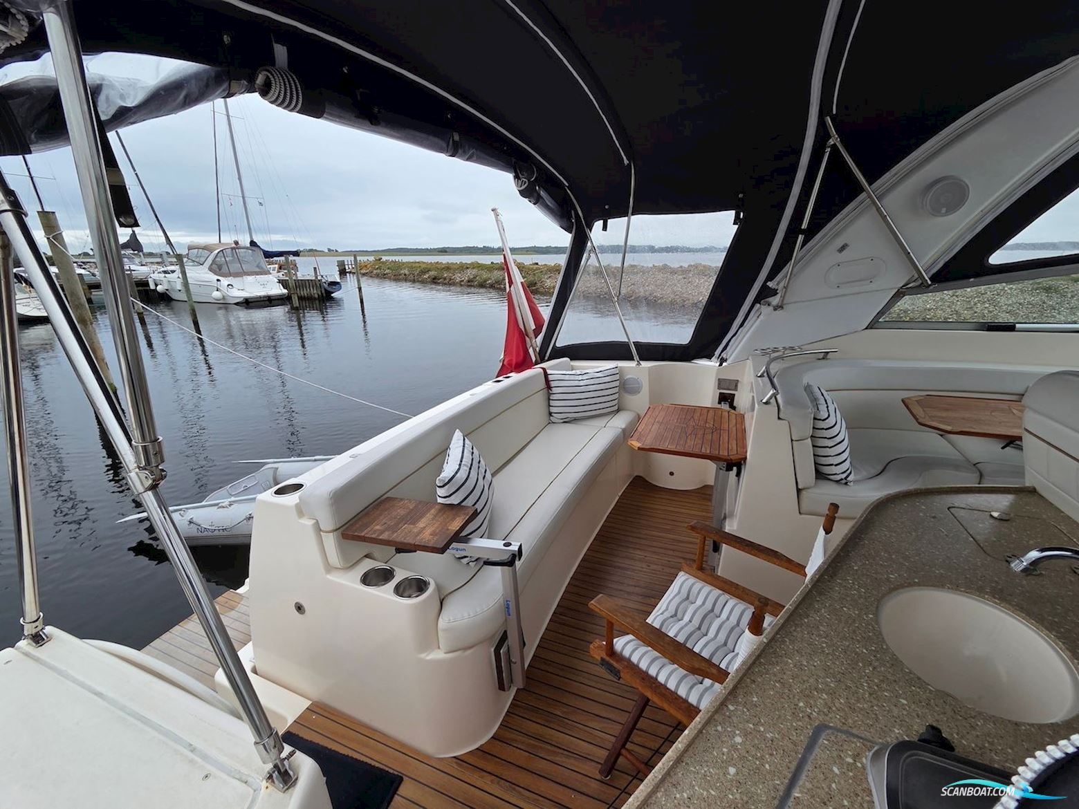 Rinker 360 Fiesta Vee