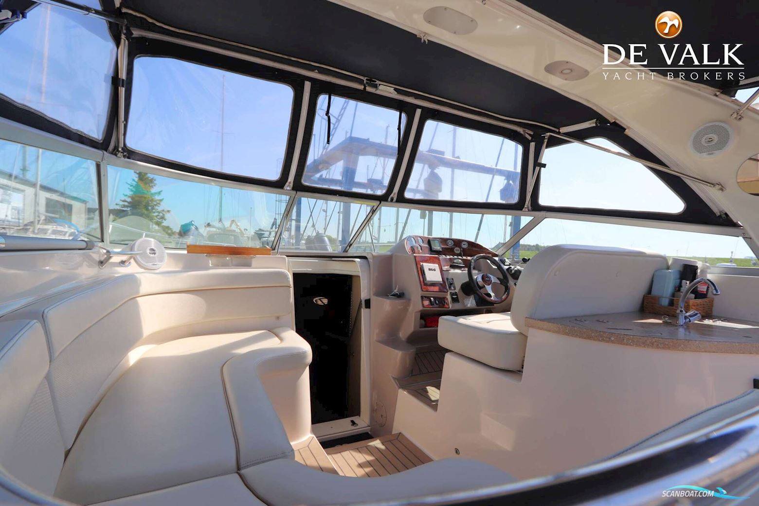 Rinker Fiesta Vee 320