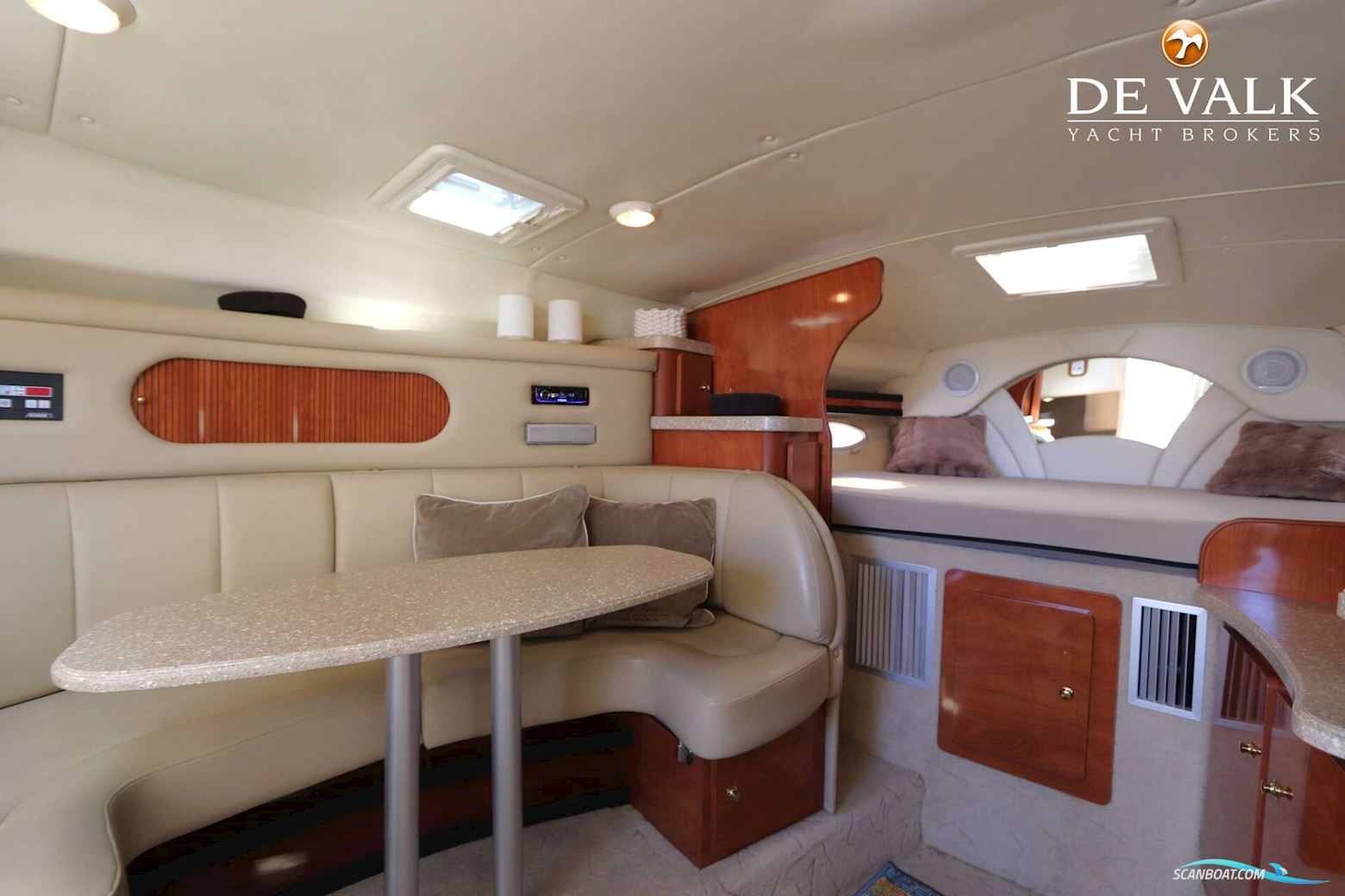 Rinker Fiesta Vee 320