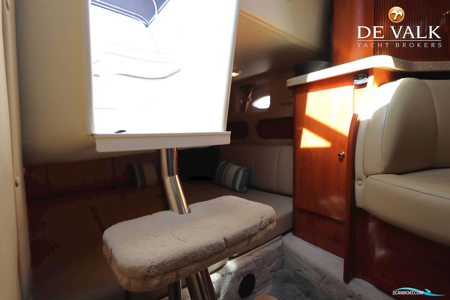 Rinker Fiesta Vee 320