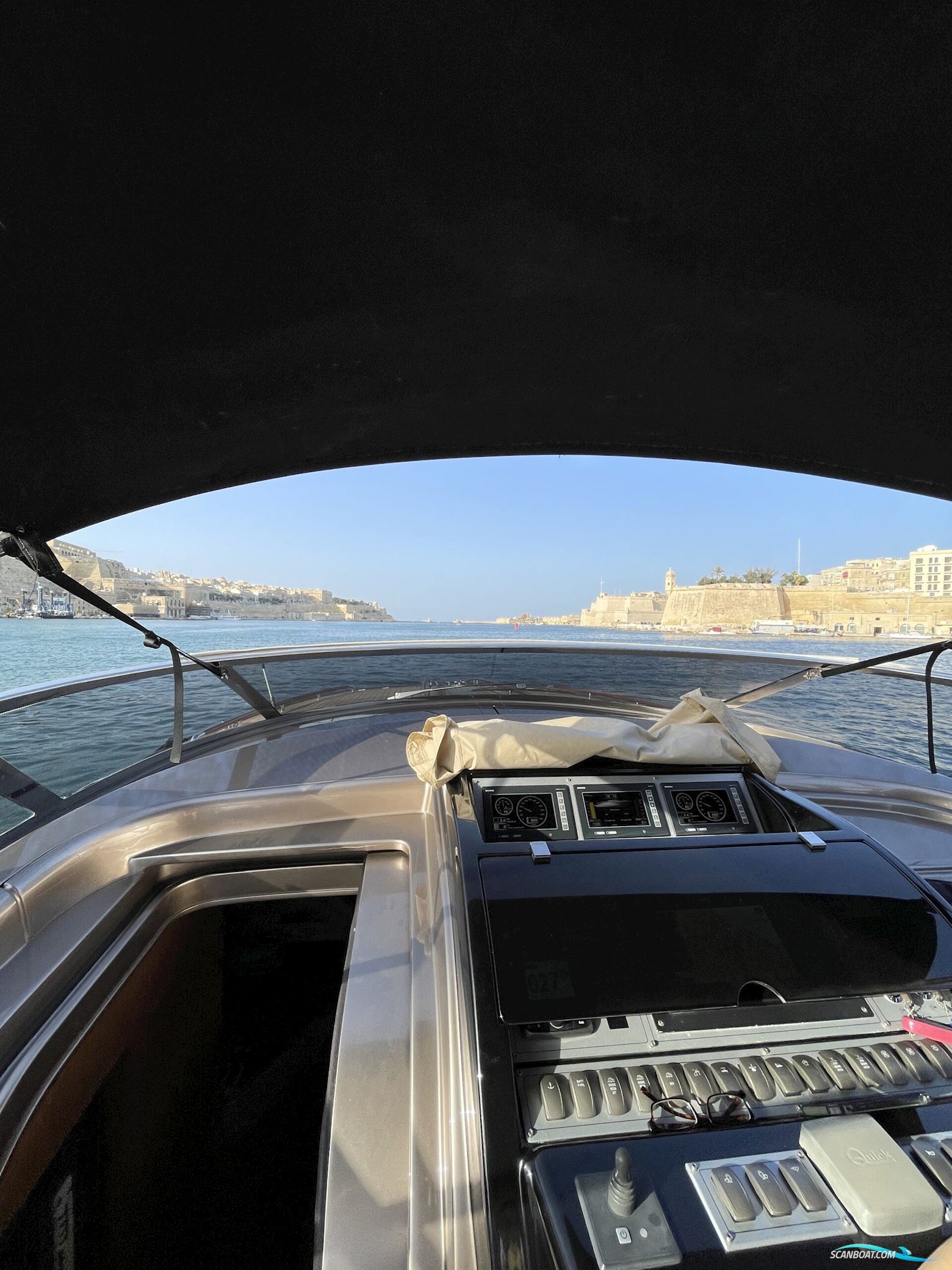 Riva 44