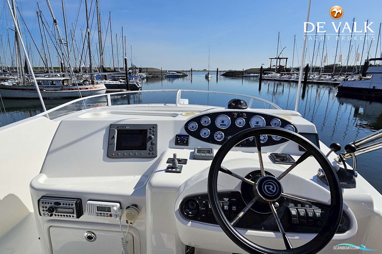 Riviera 33 Flybridge