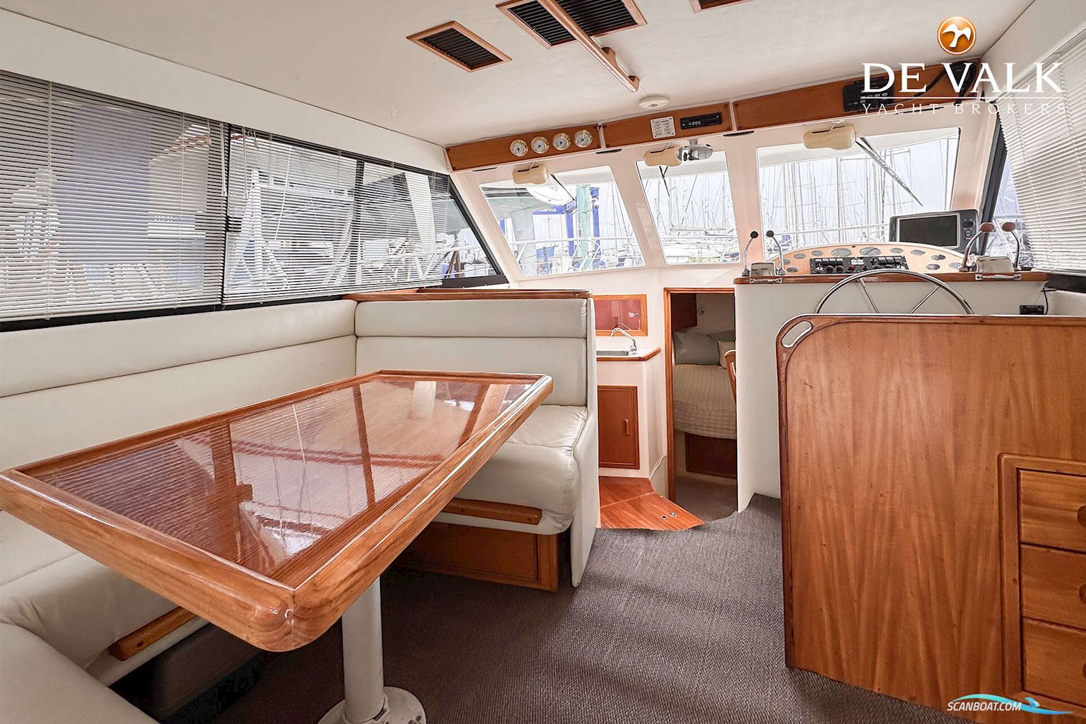 Riviera 33 Flybridge
