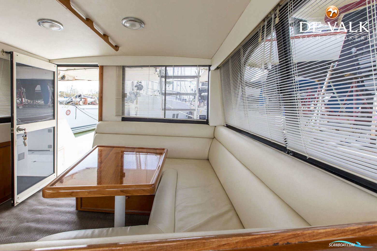 Riviera 33 Flybridge