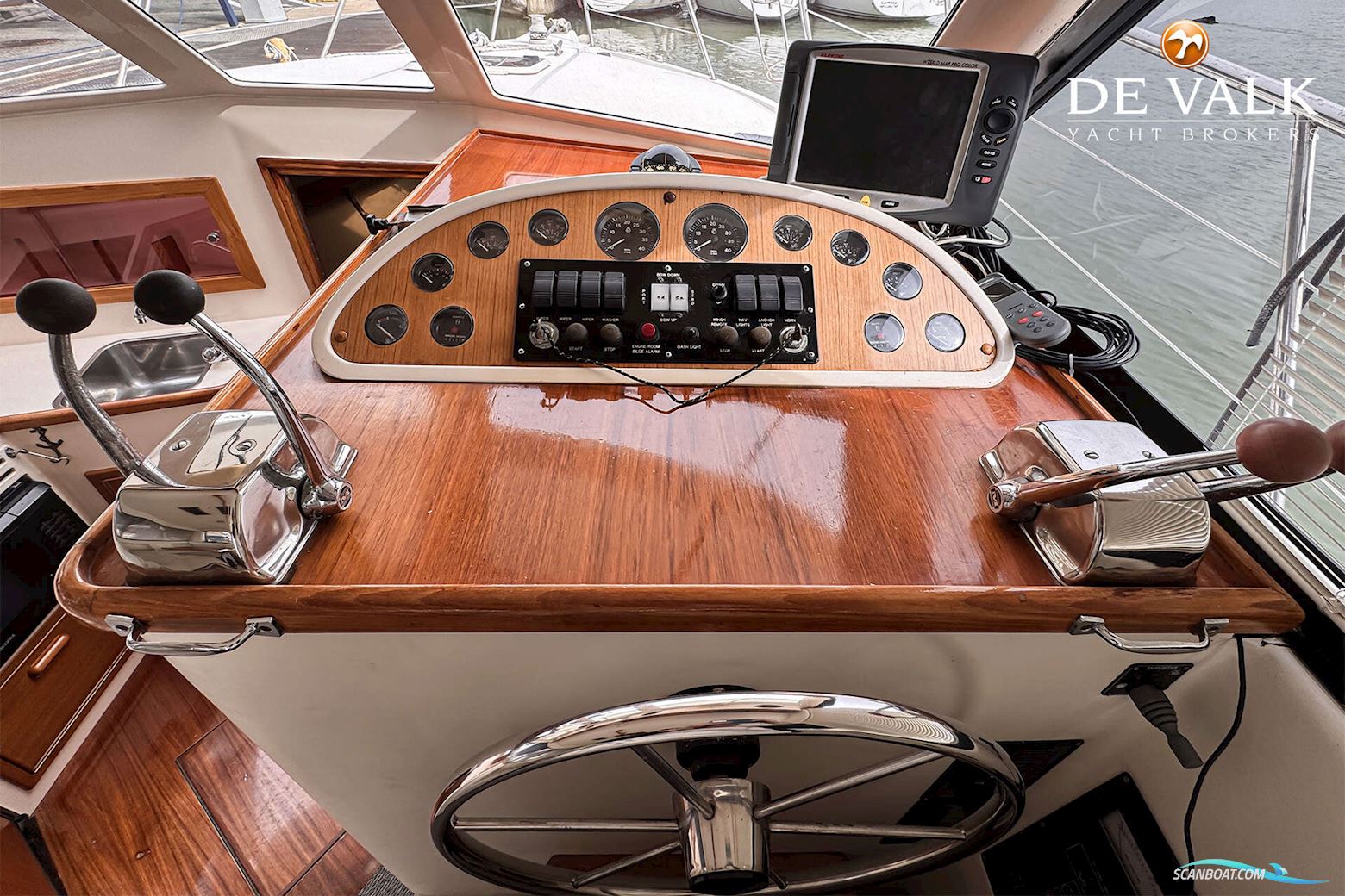 Riviera 33 Flybridge