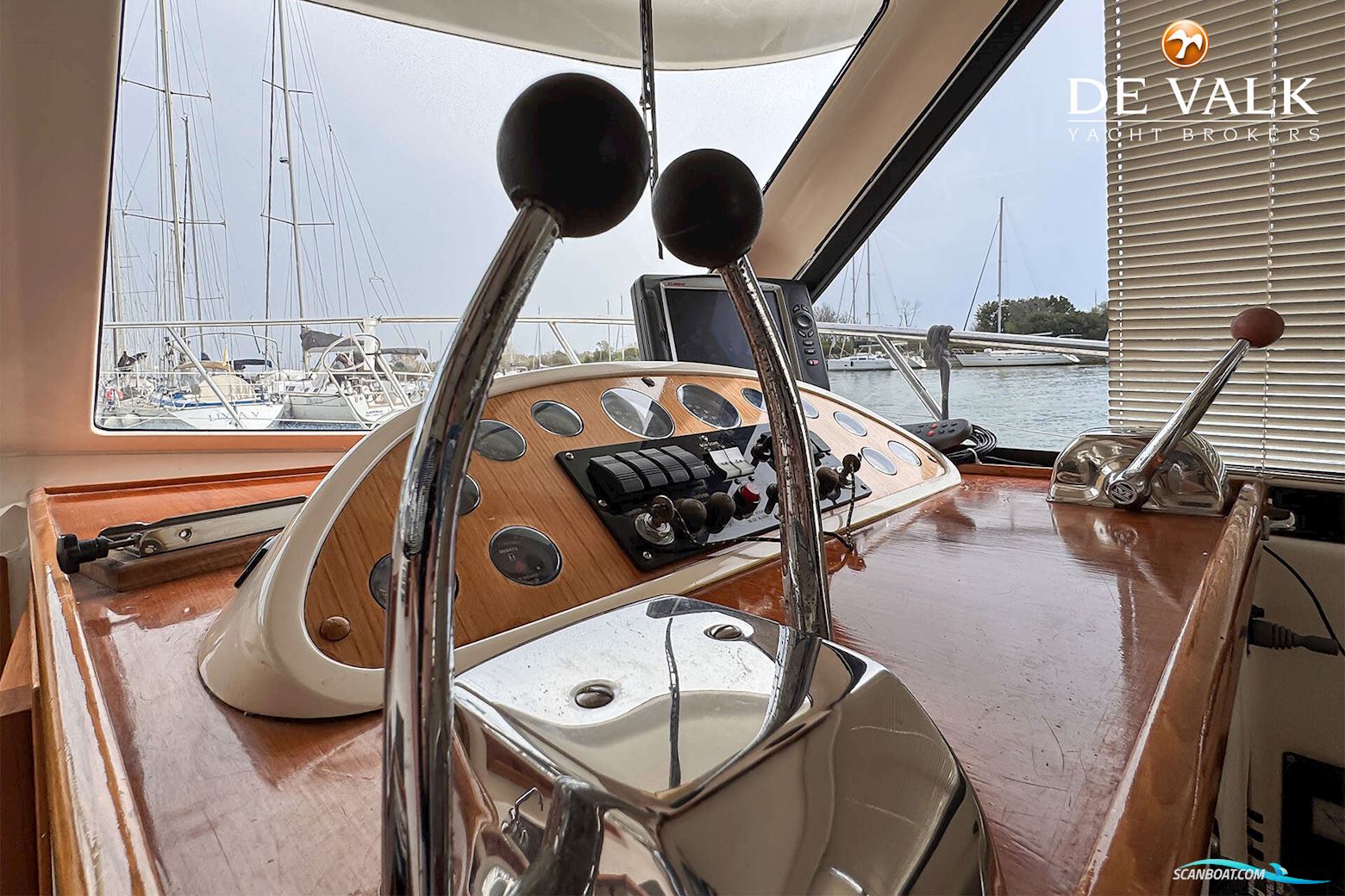 Riviera 33 Flybridge