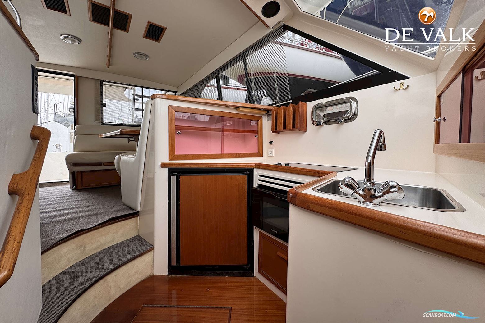 Riviera 33 Flybridge