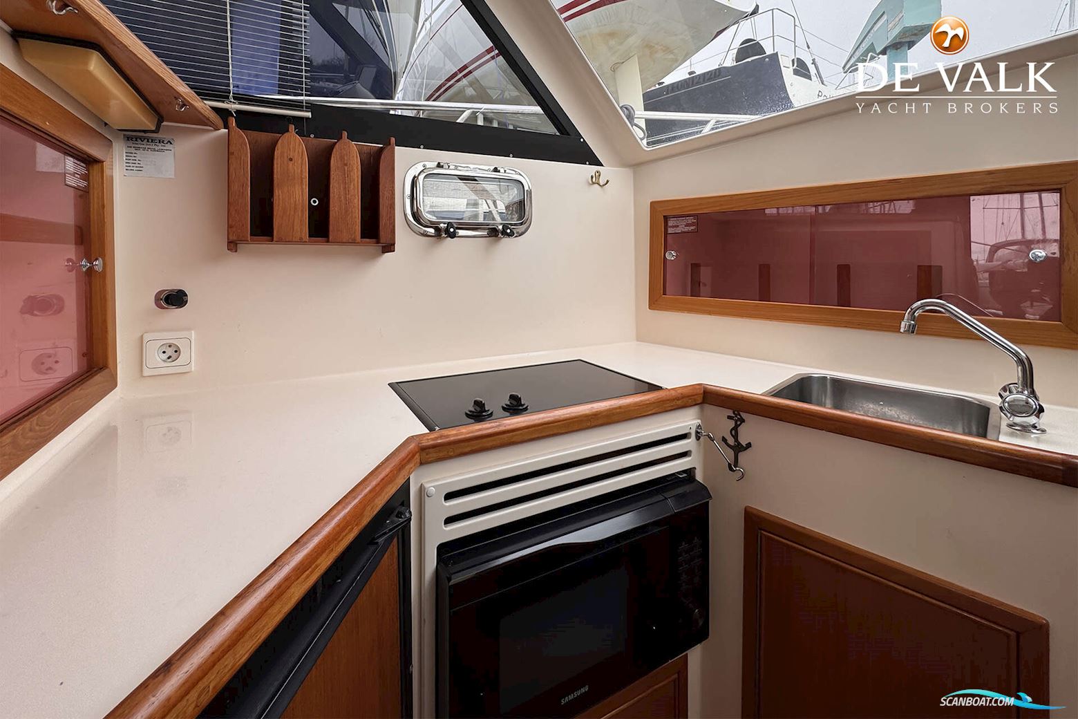 Riviera 33 Flybridge