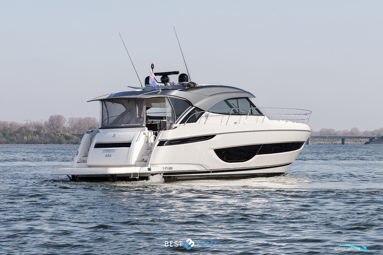 Riviera 4600 SPORT YACHT-PLATINUM EDITION