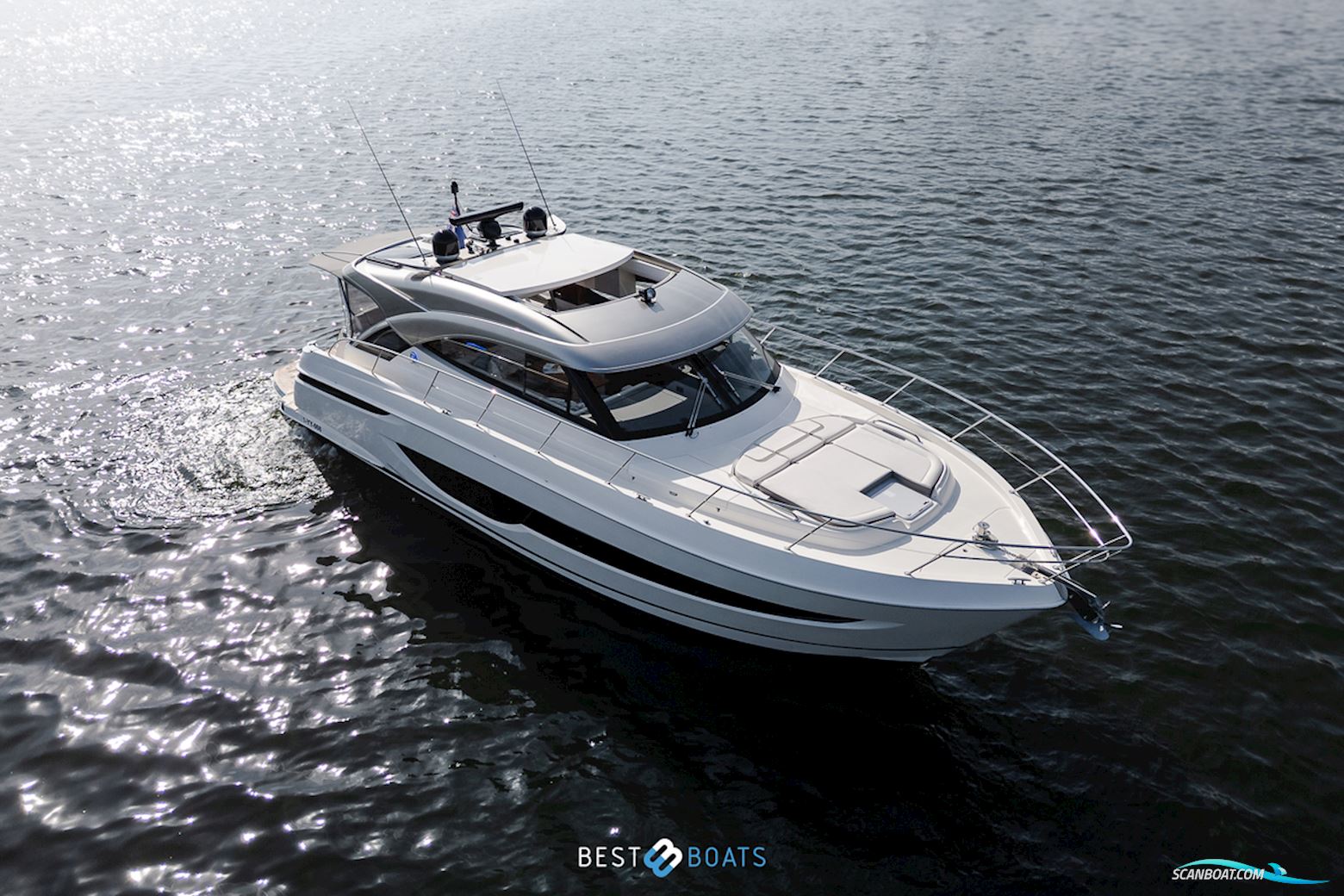 Riviera 4600 SPORT YACHT-PLATINUM EDITION
