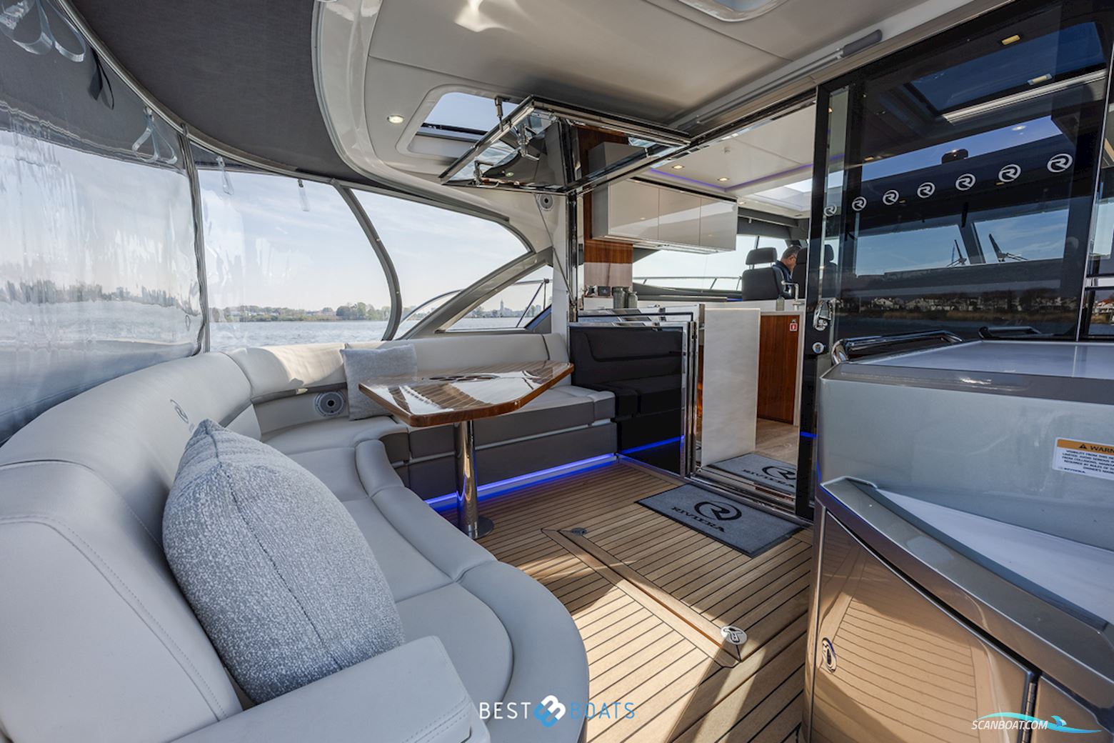 Riviera 4600 SPORT YACHT-PLATINUM EDITION