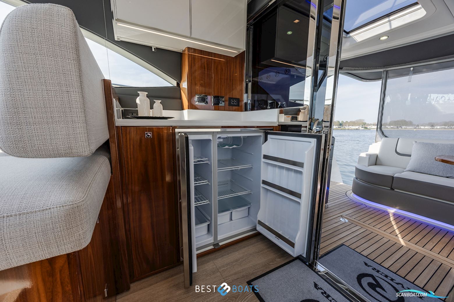 Riviera 4600 SPORT YACHT-PLATINUM EDITION