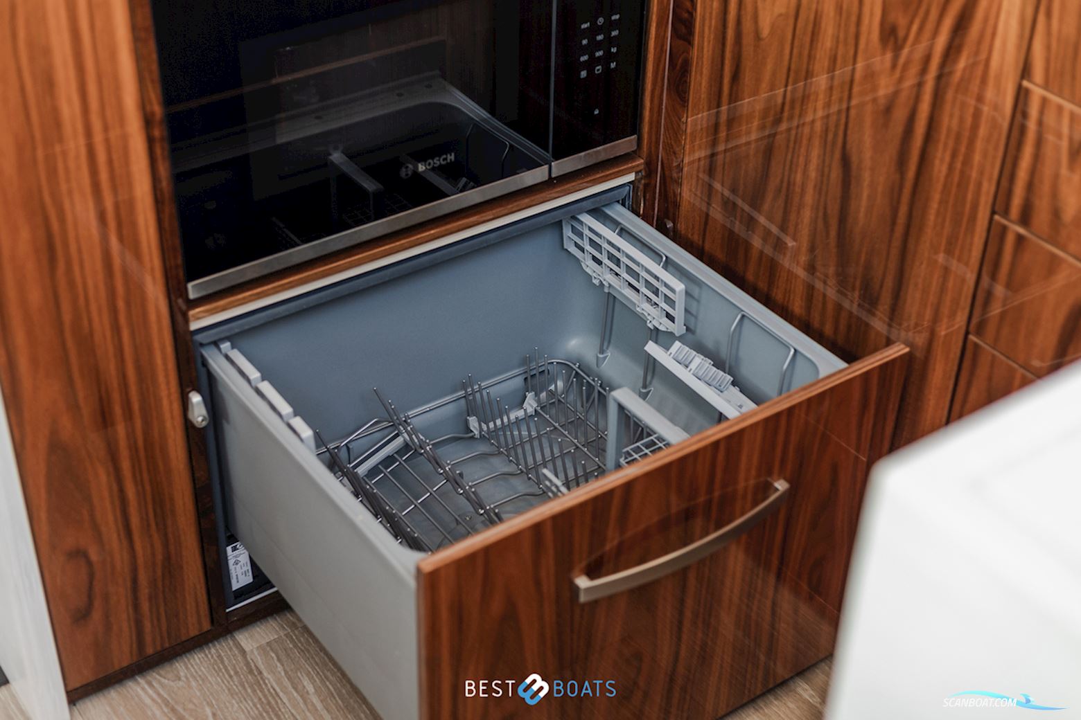 Riviera 4600 SPORT YACHT-PLATINUM EDITION