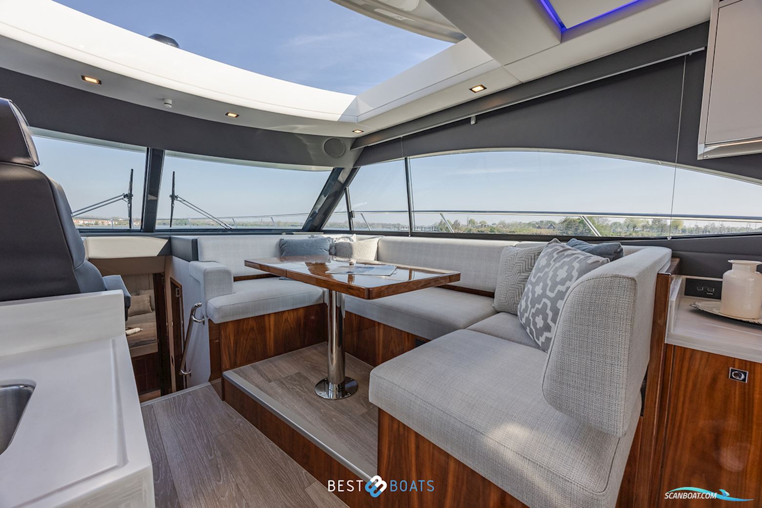 Riviera 4600 SPORT YACHT-PLATINUM EDITION