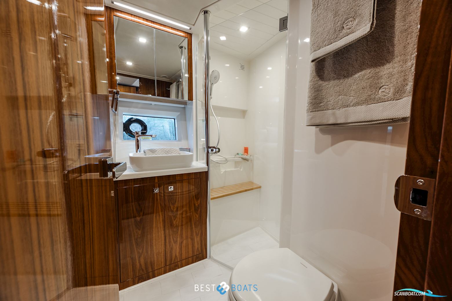 Riviera 4600 SPORT YACHT-PLATINUM EDITION