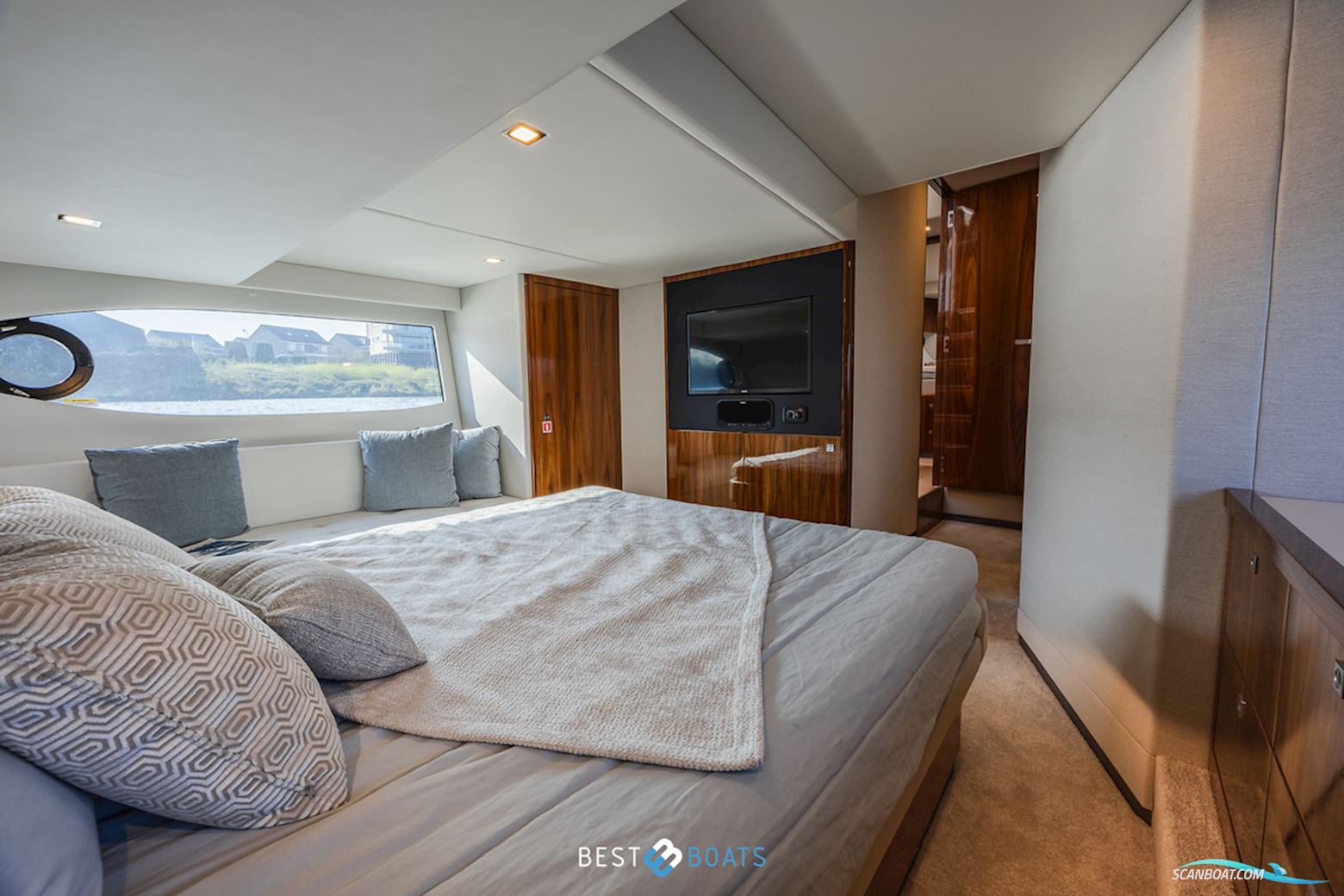 Riviera 4600 SPORT YACHT-PLATINUM EDITION