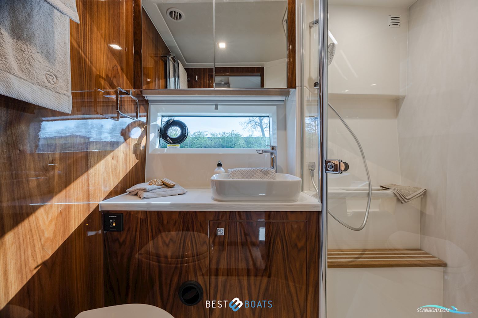 Riviera 4600 SPORT YACHT-PLATINUM EDITION